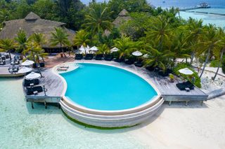 Komandoo Island Resort Swimming Pool