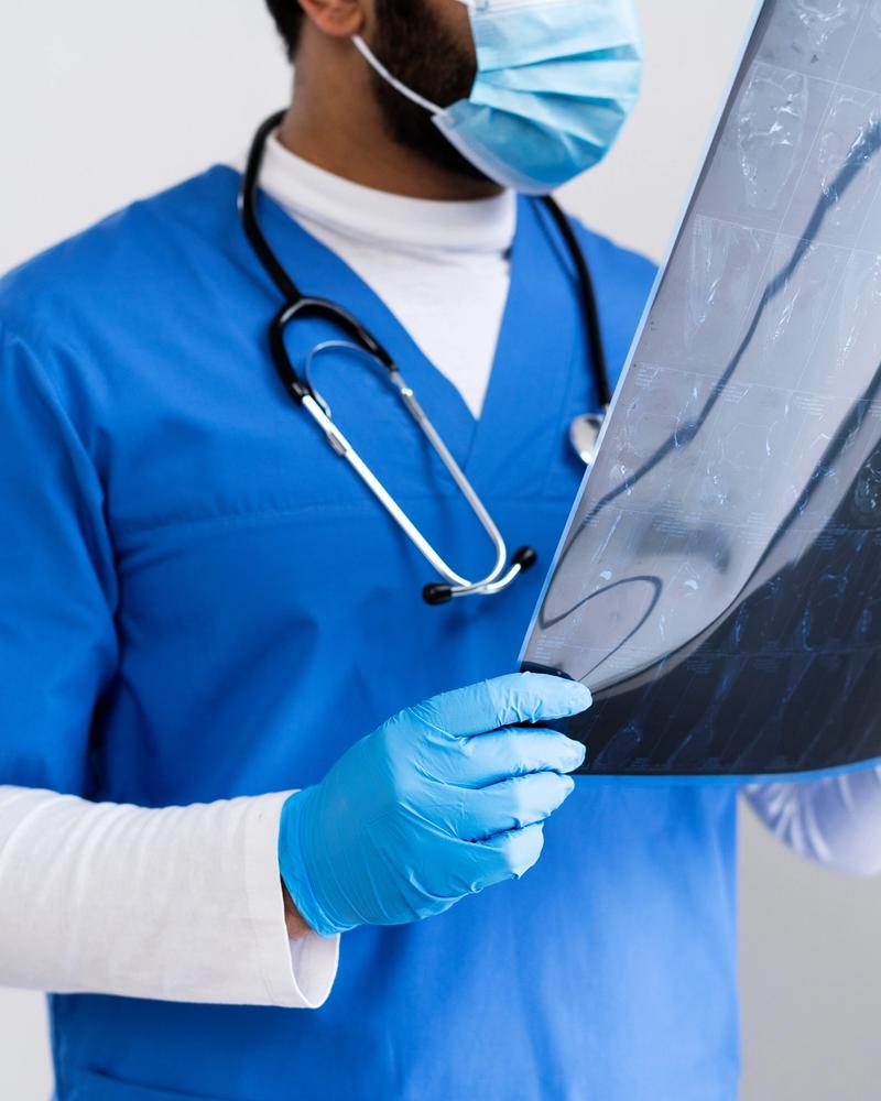 radiographie du profil d'une infirmière regardant