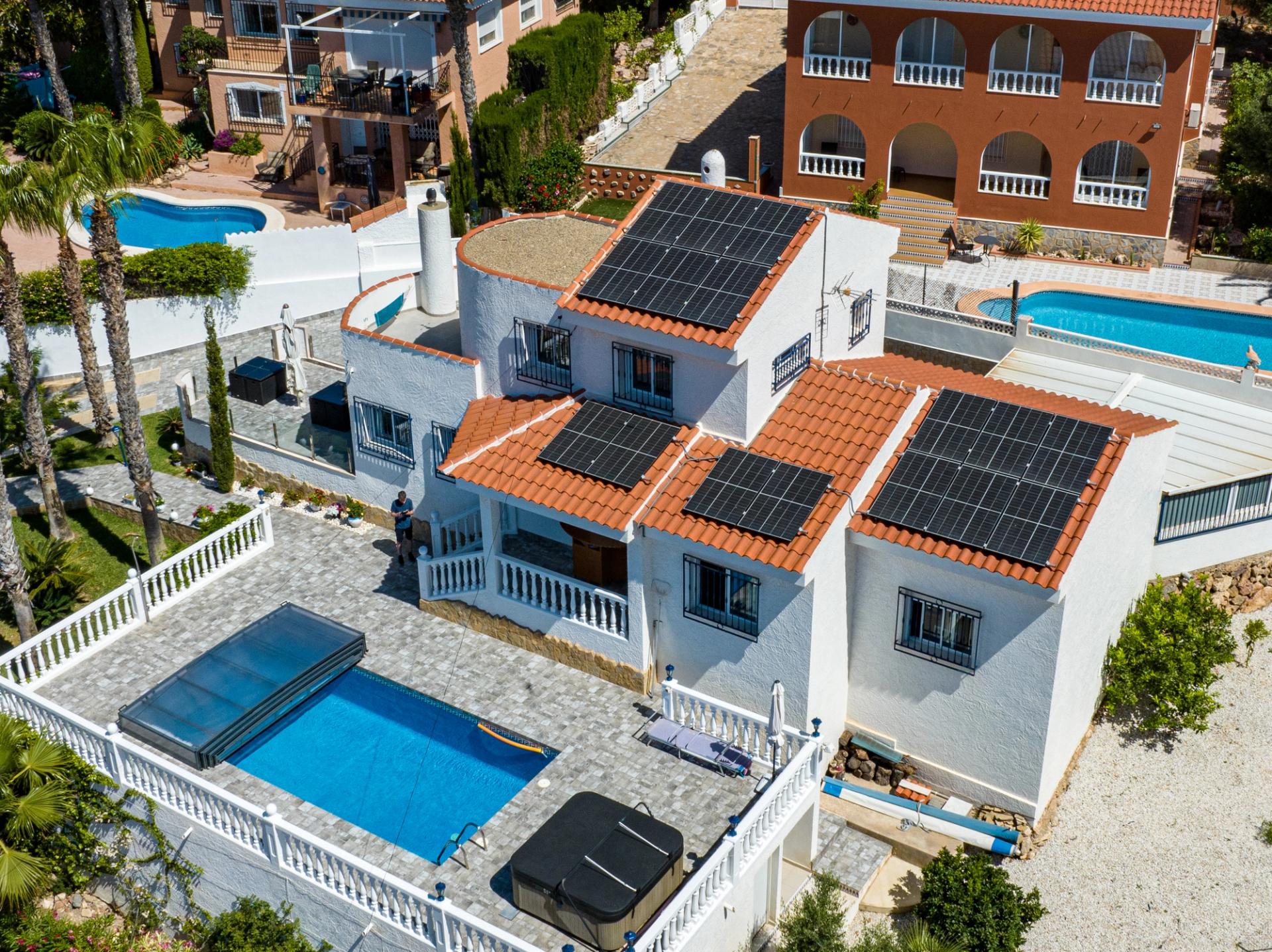 Instalación de paneles solares en segunda residencia