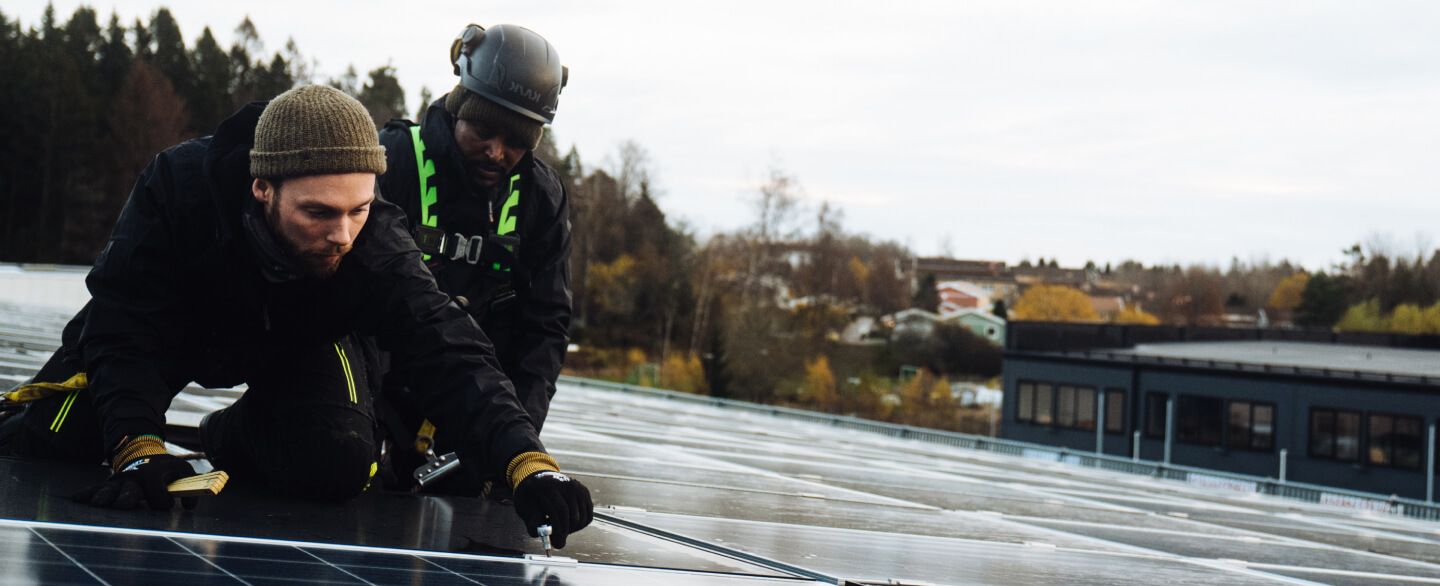 Svea Solar | Installers on roof