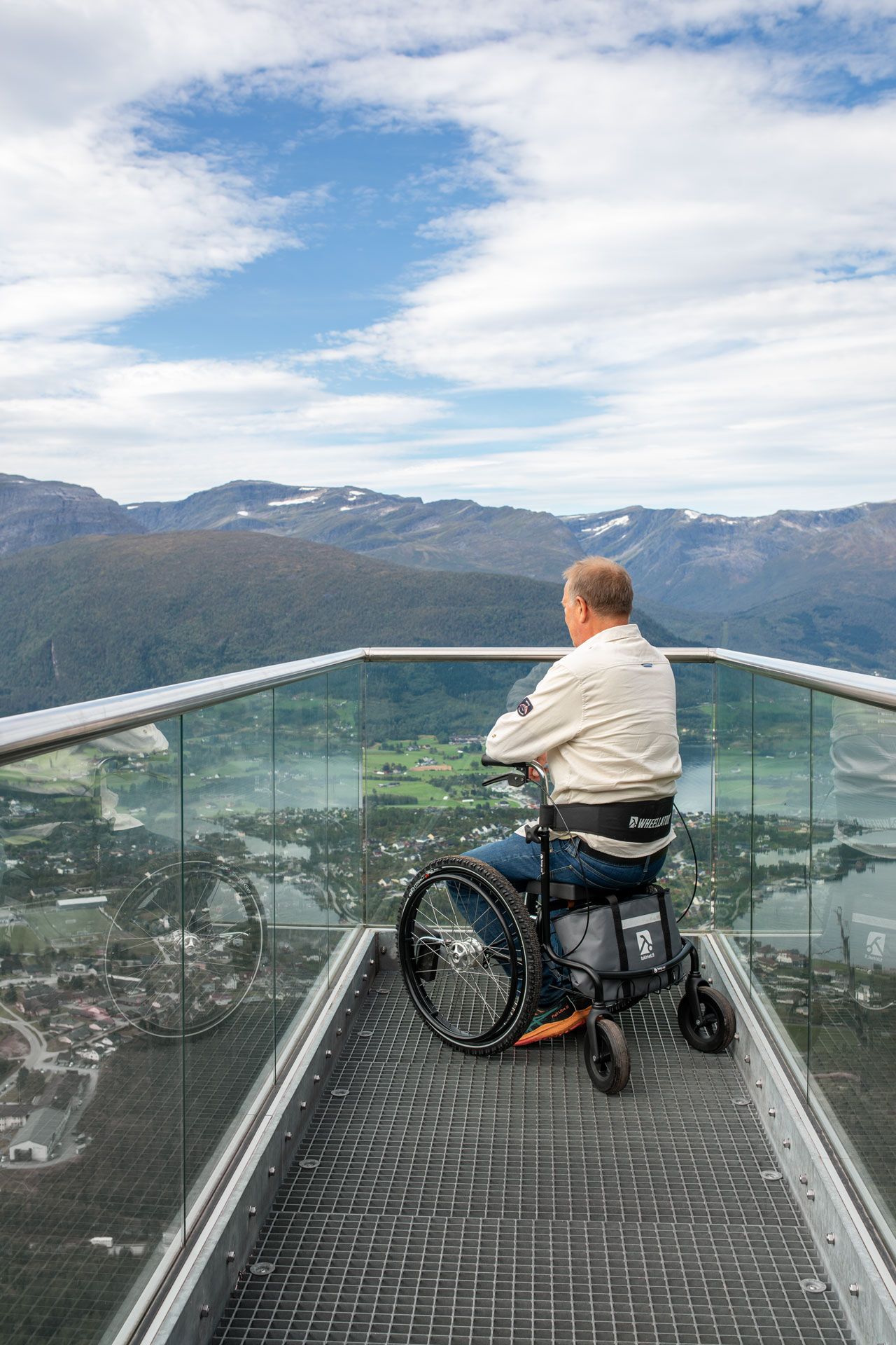 Active Sitwalk 1-2-3 har store hjul slik at du kan trille selv