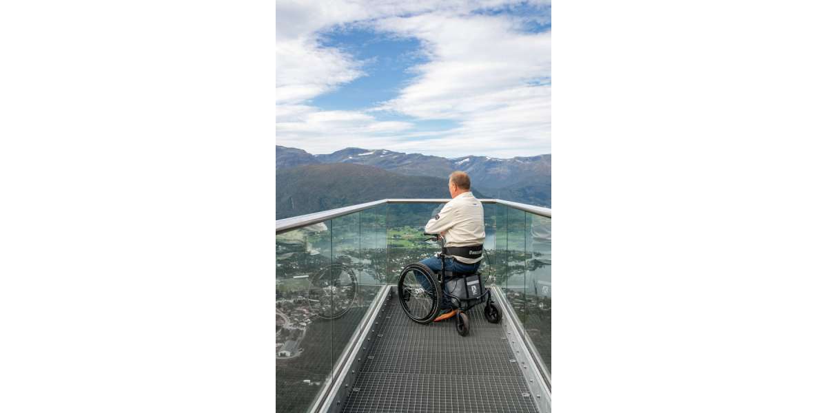 Active Sitwalk 1-2-3 har store hjul slik at du kan trille selv