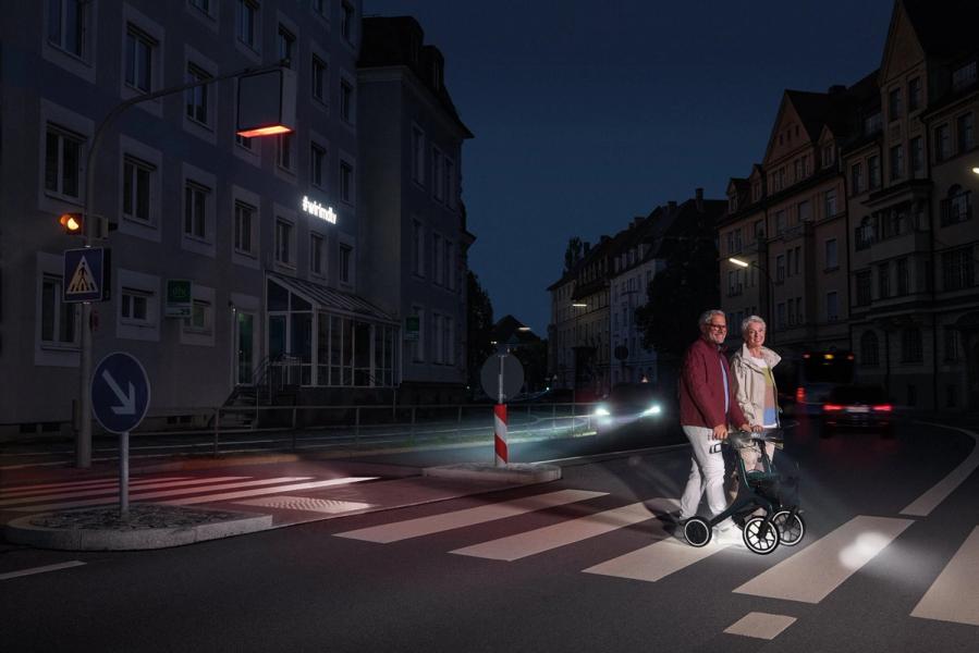 Active Ello rullator med elektrisk fremdrift har lys og reflekser