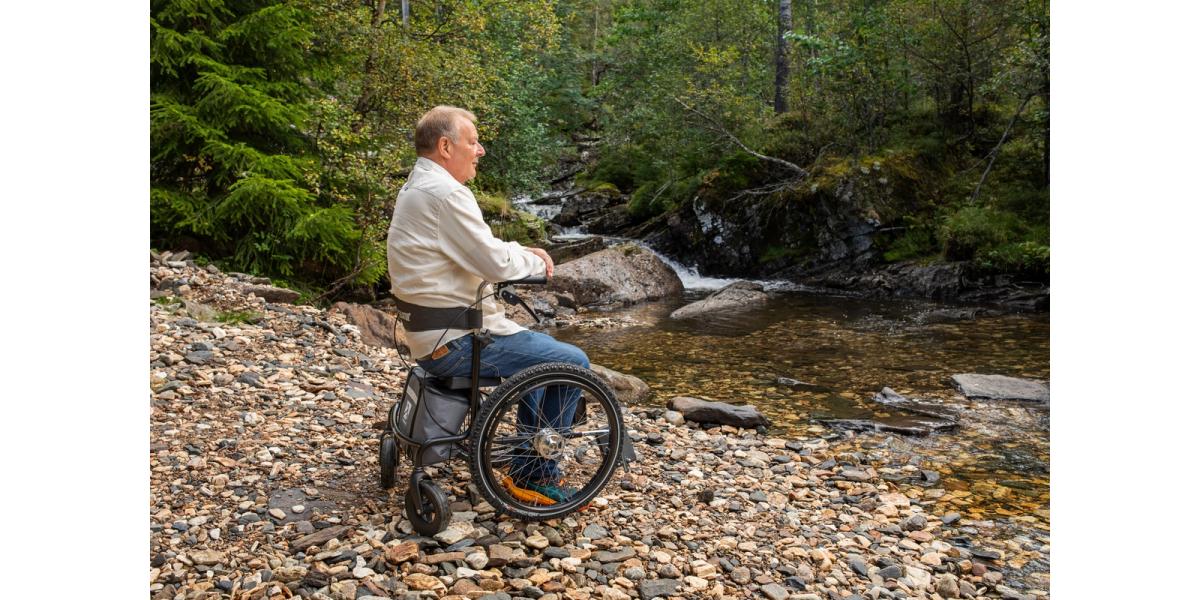 Active Sitwalk 1-2-3 er en stødig rullestolrullator