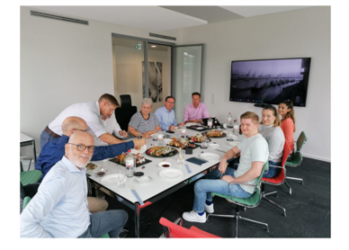 Symbolbild für Hafenrundfahrt, Drinks & Dinner: #Teamevent in Hamburg!