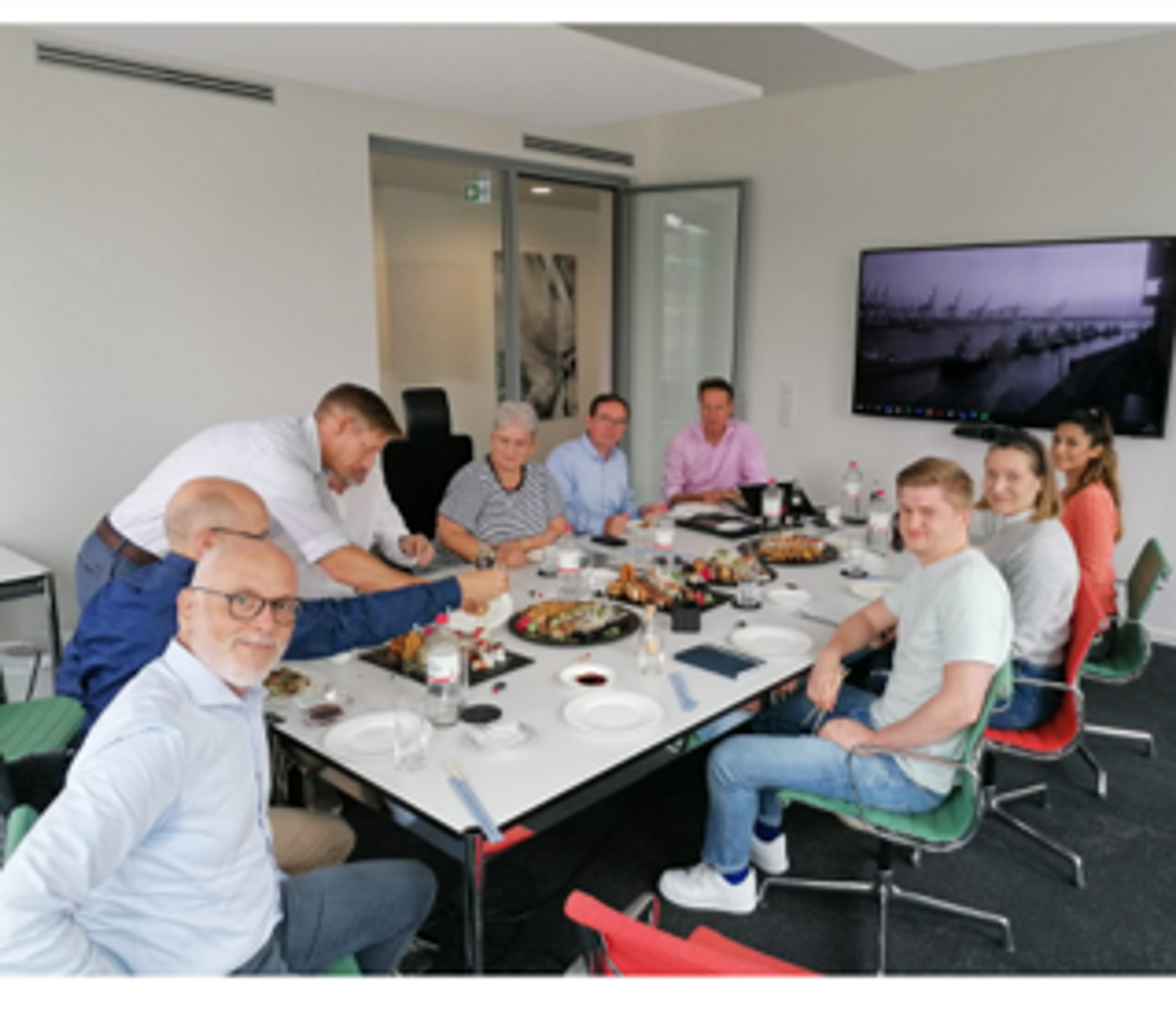 Symbolbild für Hafenrundfahrt, Drinks & Dinner: #Teamevent in Hamburg!