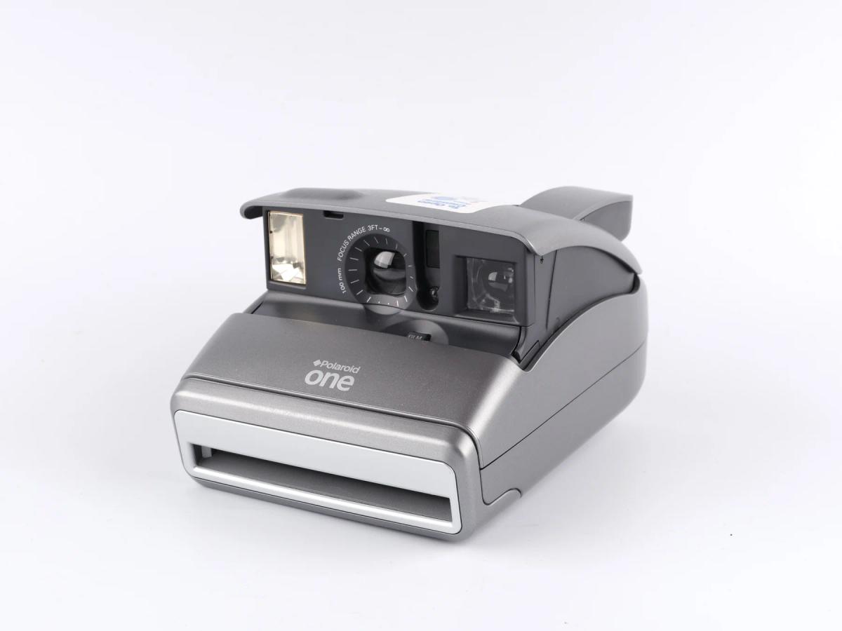 Polaroid 600 series camera 16