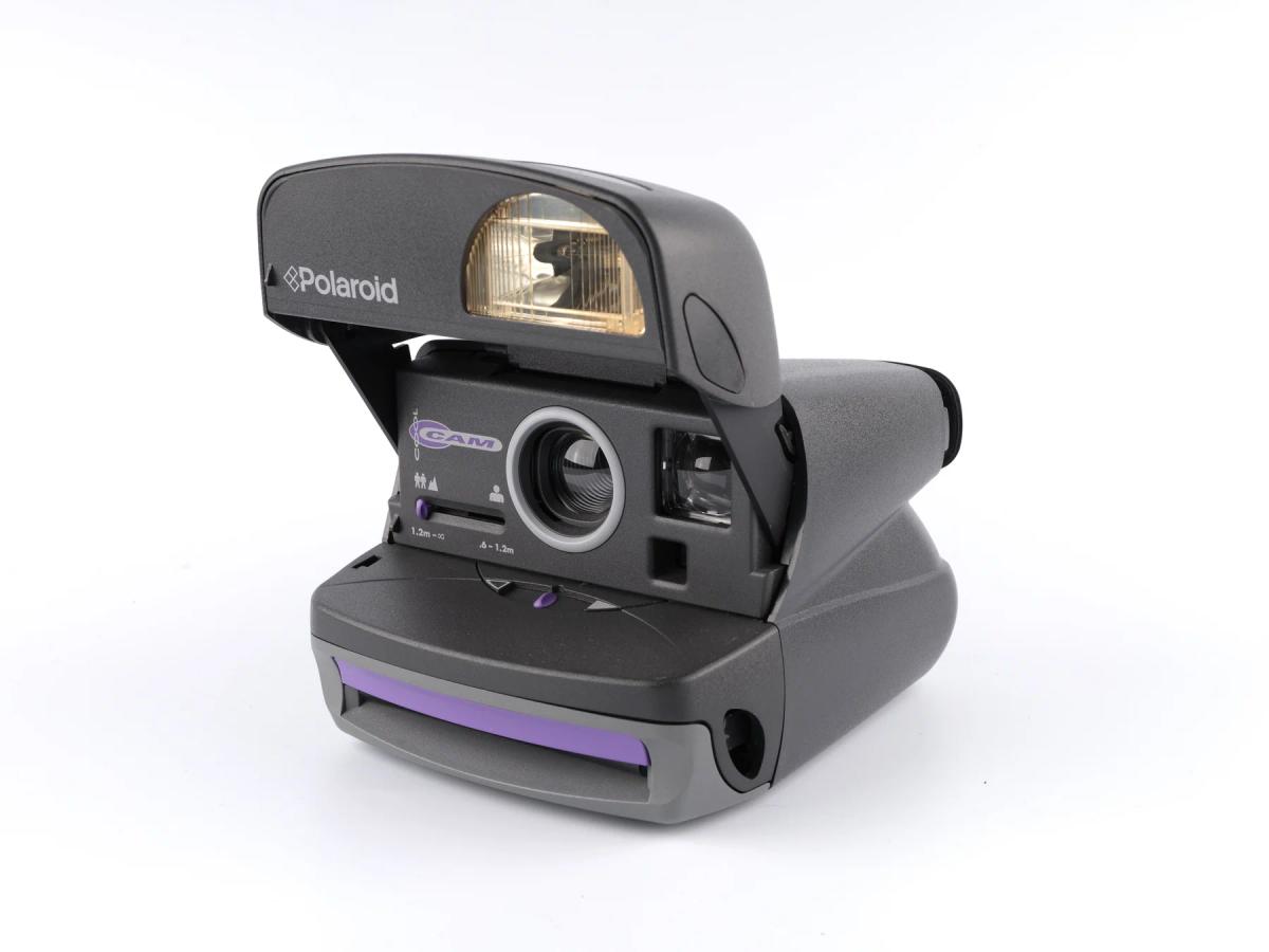 Polaroid 600 series camera 14