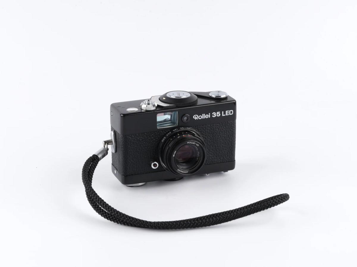 35mm camera 10