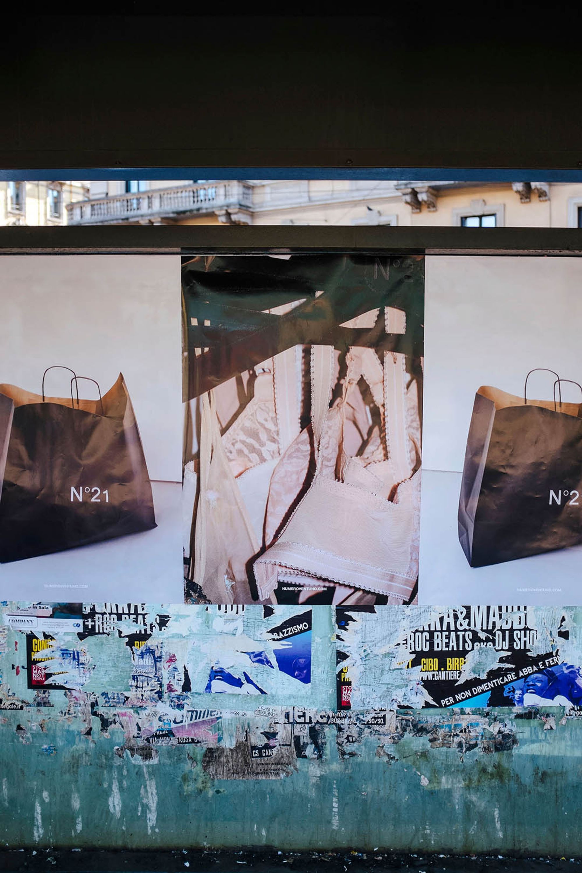 BRAND STRATEGY – ACTIVATION SS18 GUERRILLA POSTERS 