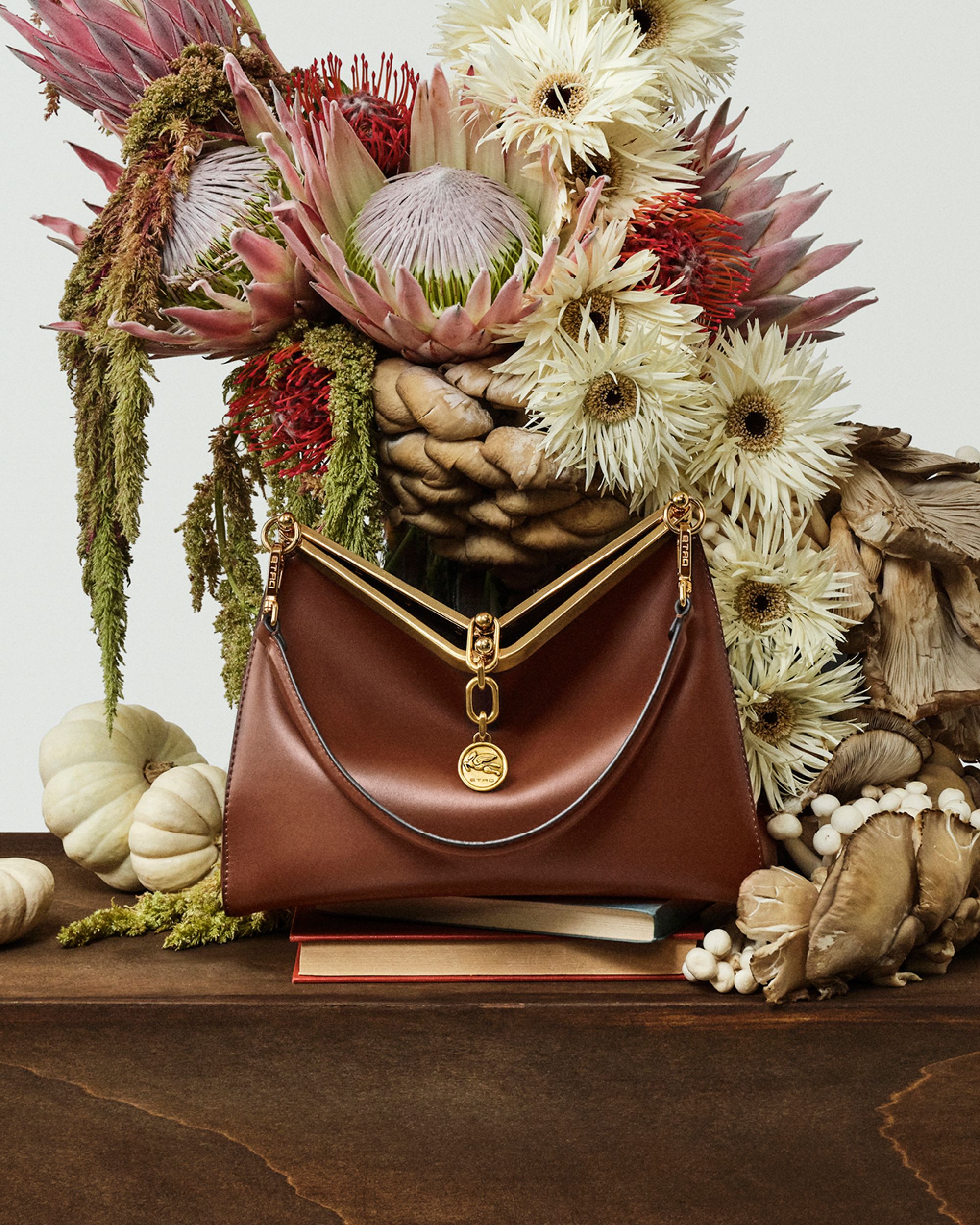 CREATIVE DIRECTION – CONTENT CREATION VELA BAG CAMPAIGN FW24