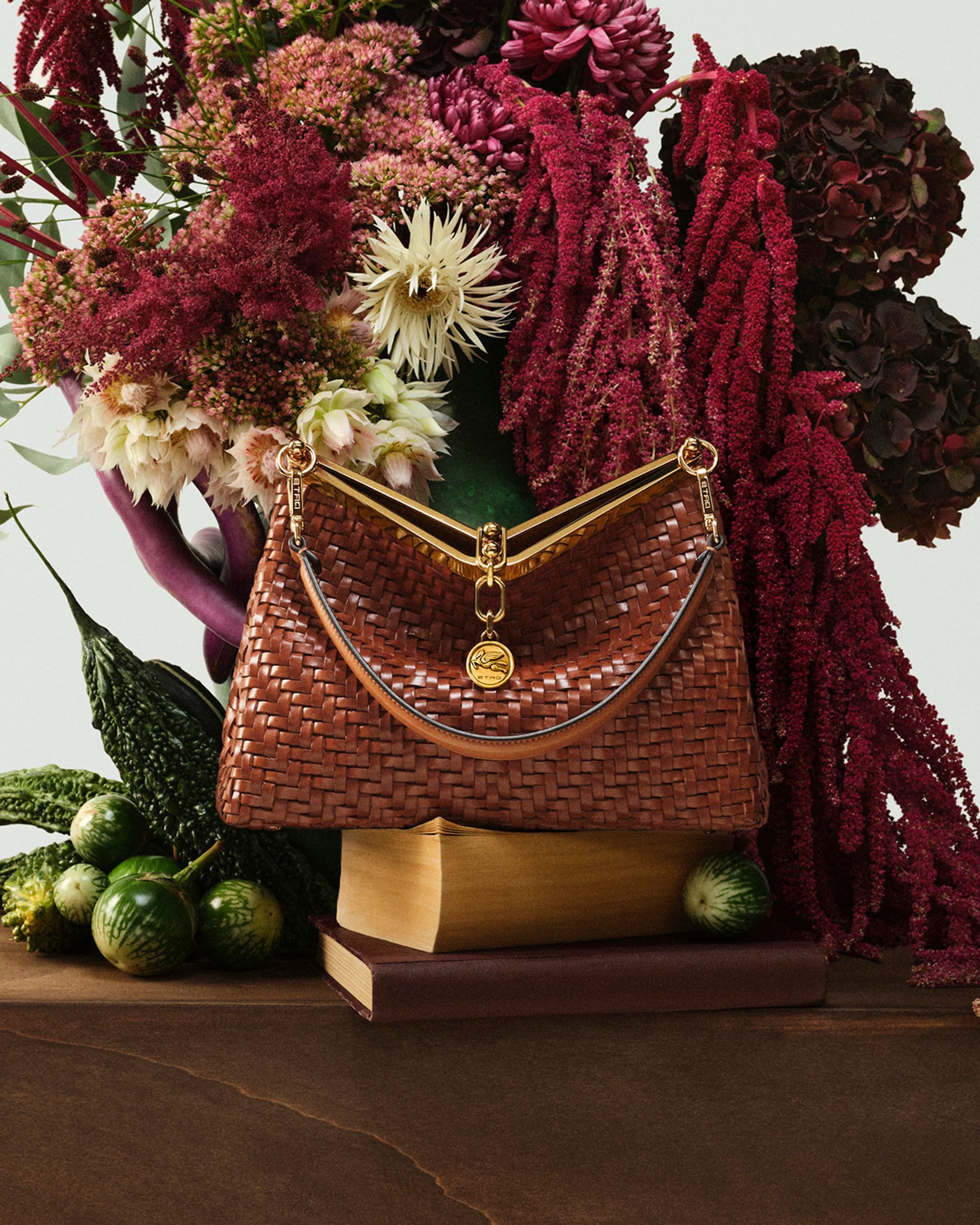 CREATIVE DIRECTION – CONTENT CREATION VELA BAG CAMPAIGN FW24