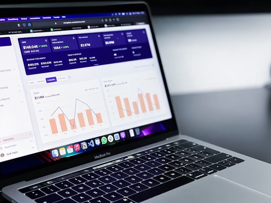 Ilustrasi analisis pasar saham transparan sebagai alternatif demo slot PG — MCA