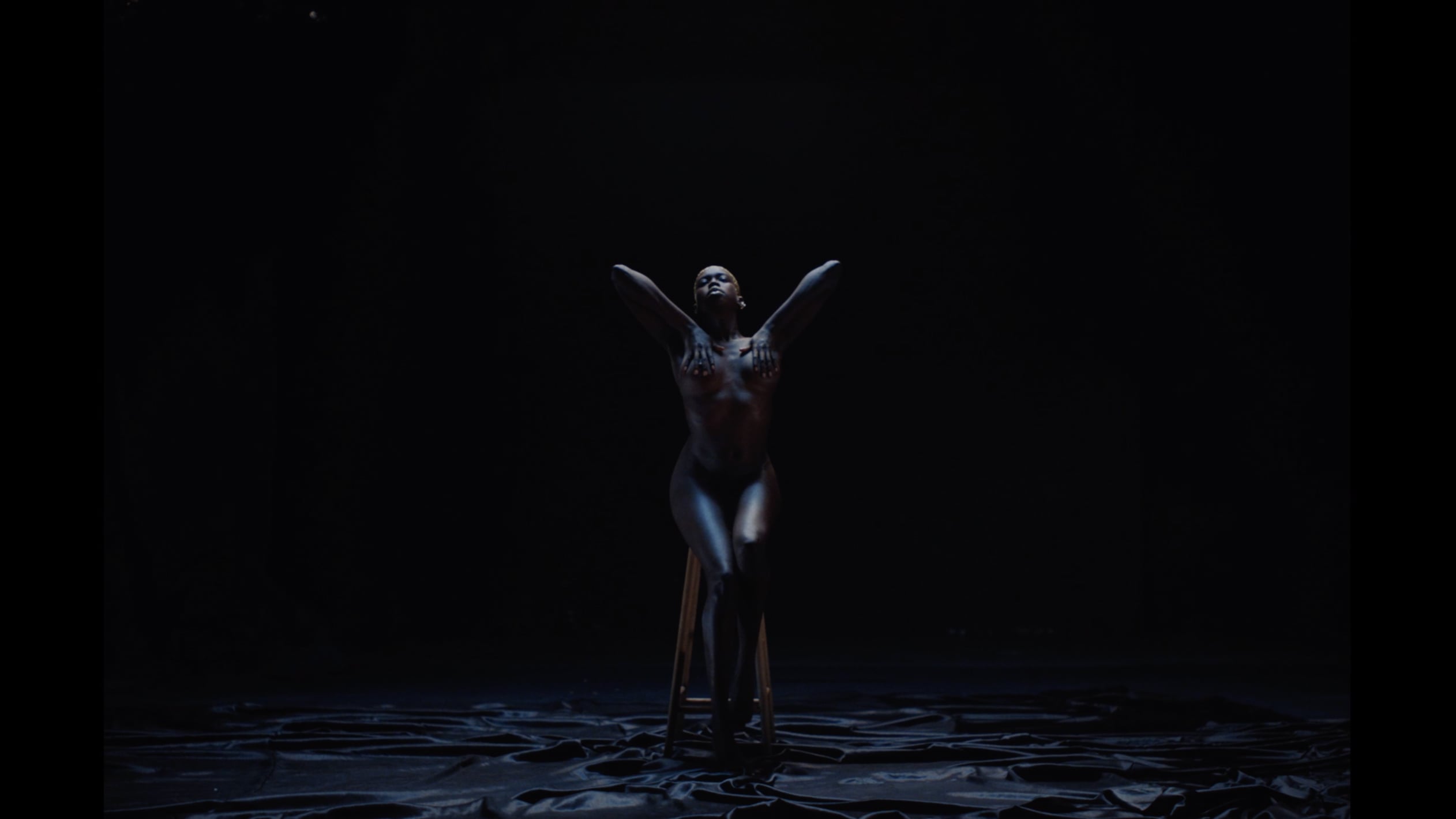 Lola Young “Woman”