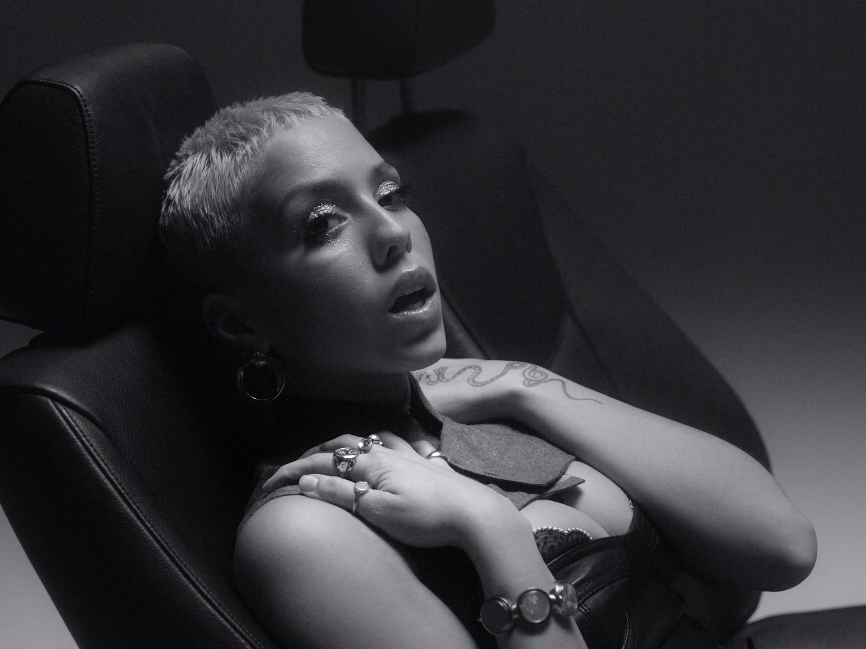 Poppy Ajudha ft. Mahalia “Low Ride”