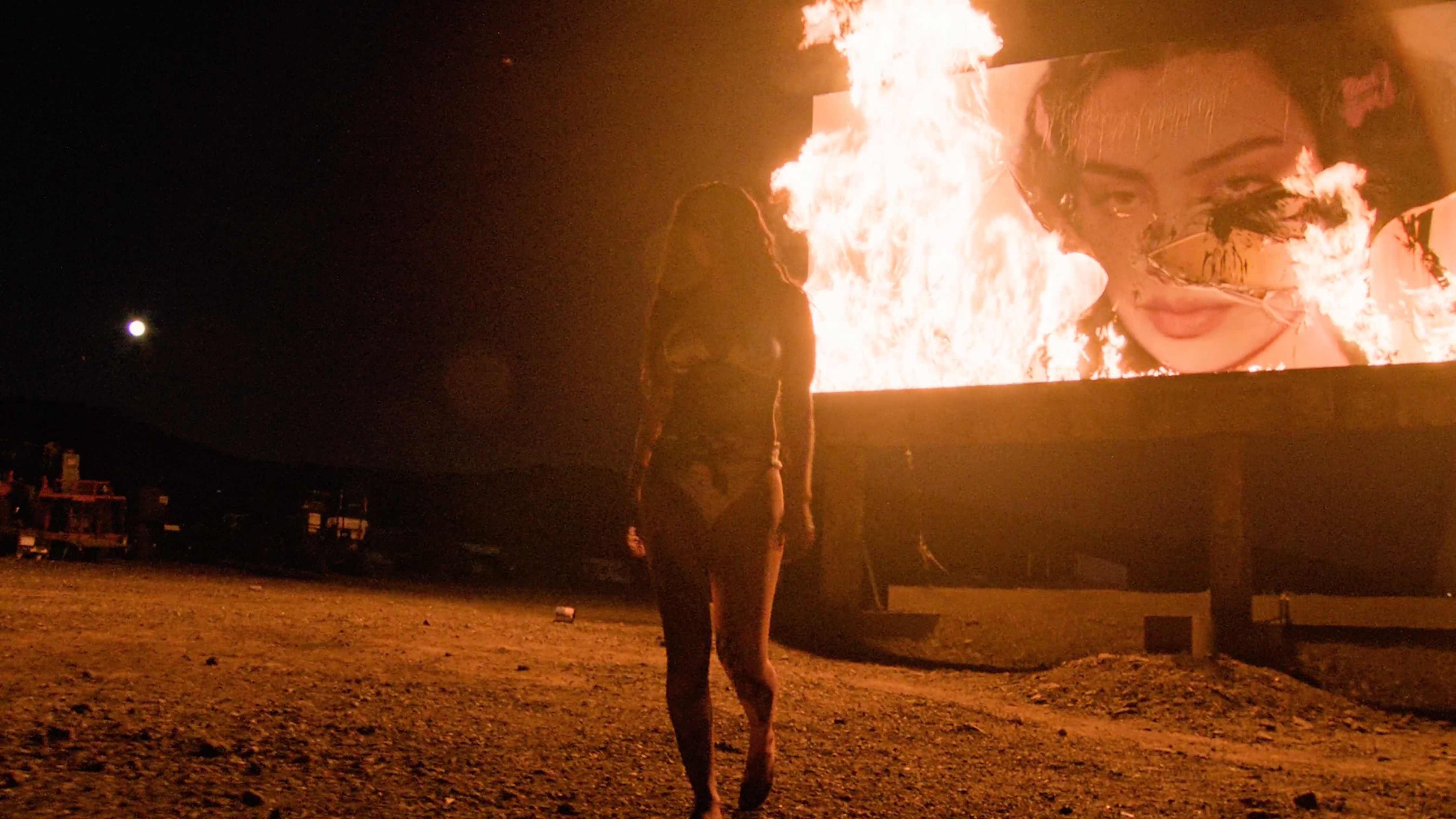 Charli XCX "party 4 u"