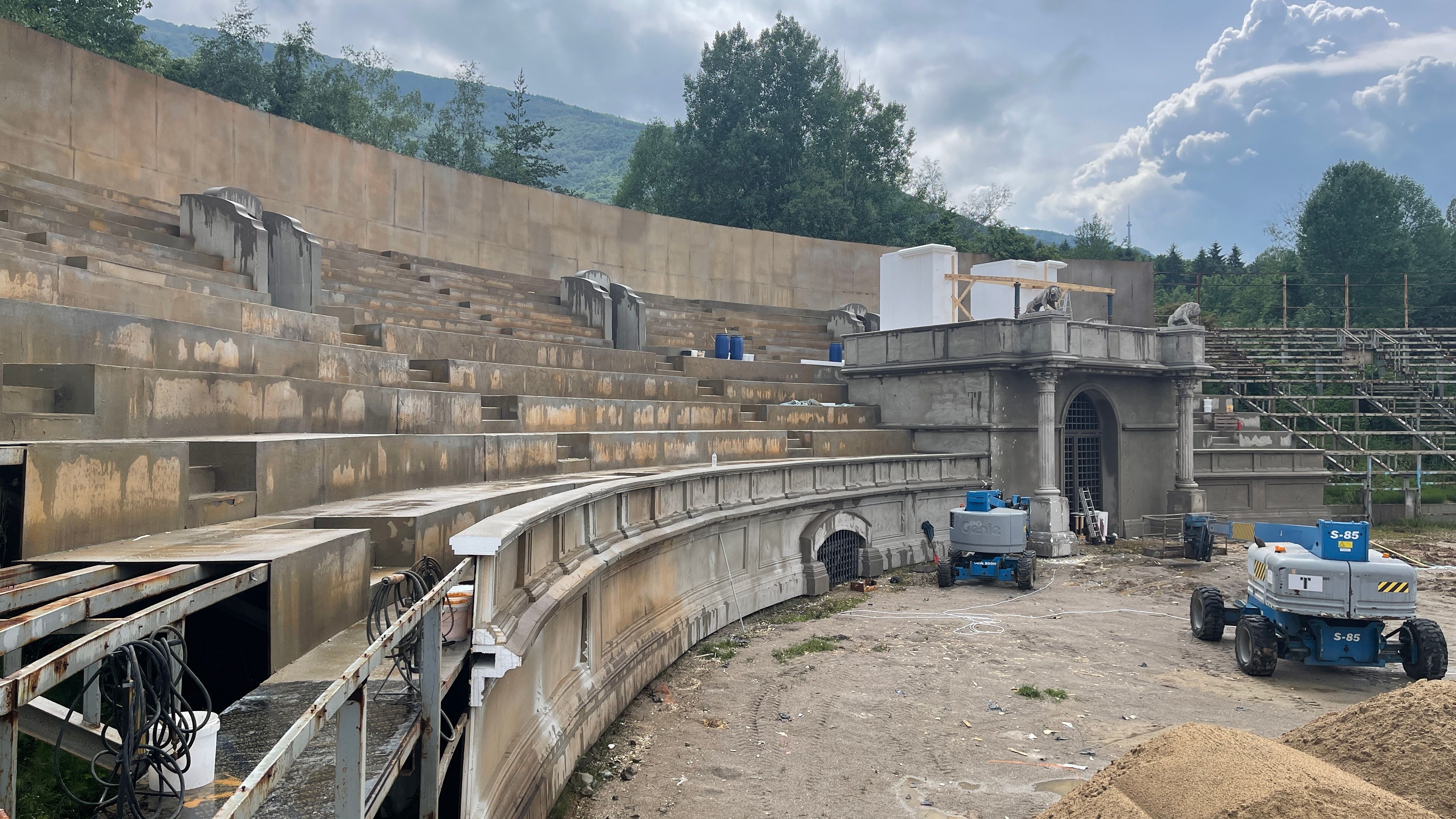 Confused 'Colosseum' 