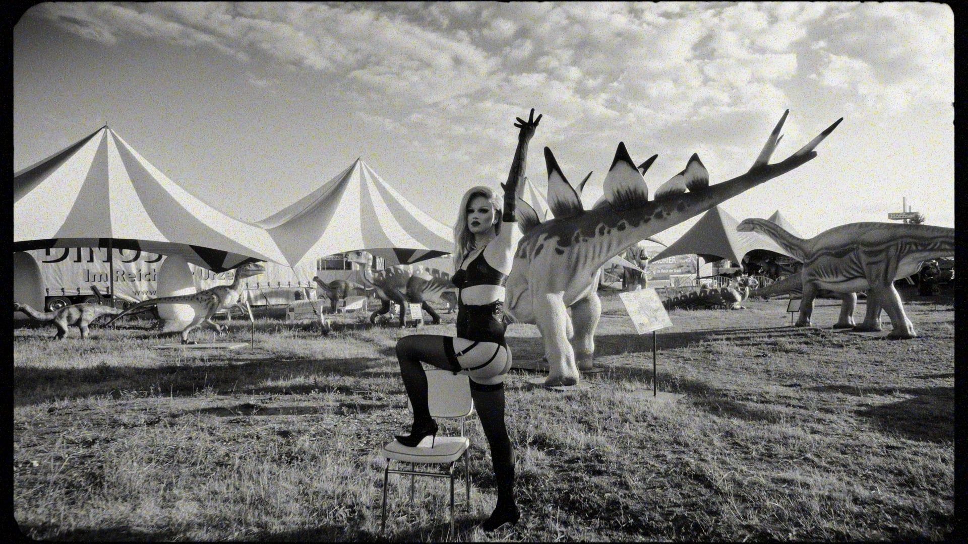 Unfamous x Chloe Waldorf