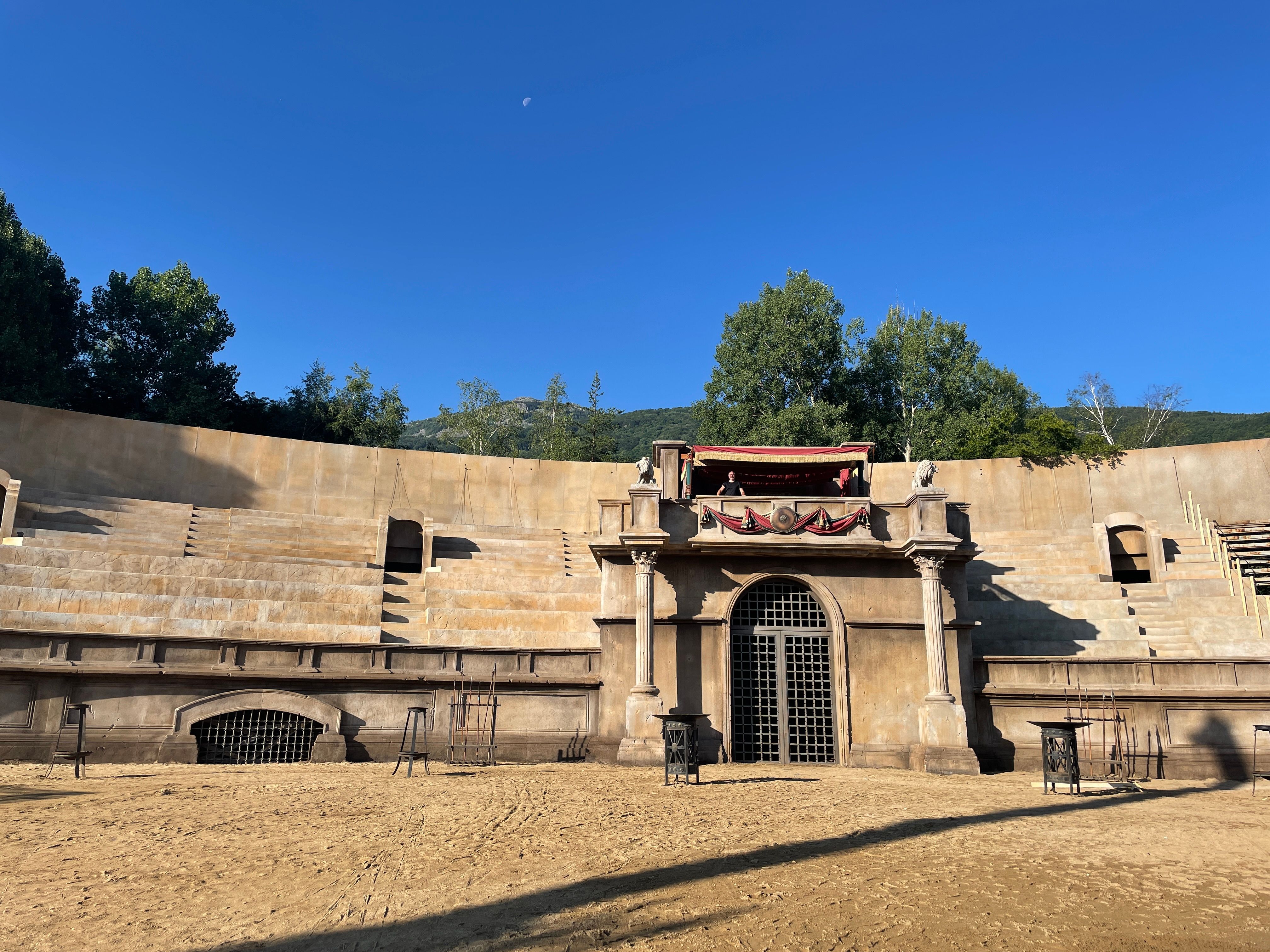 Confused 'Colosseum' 