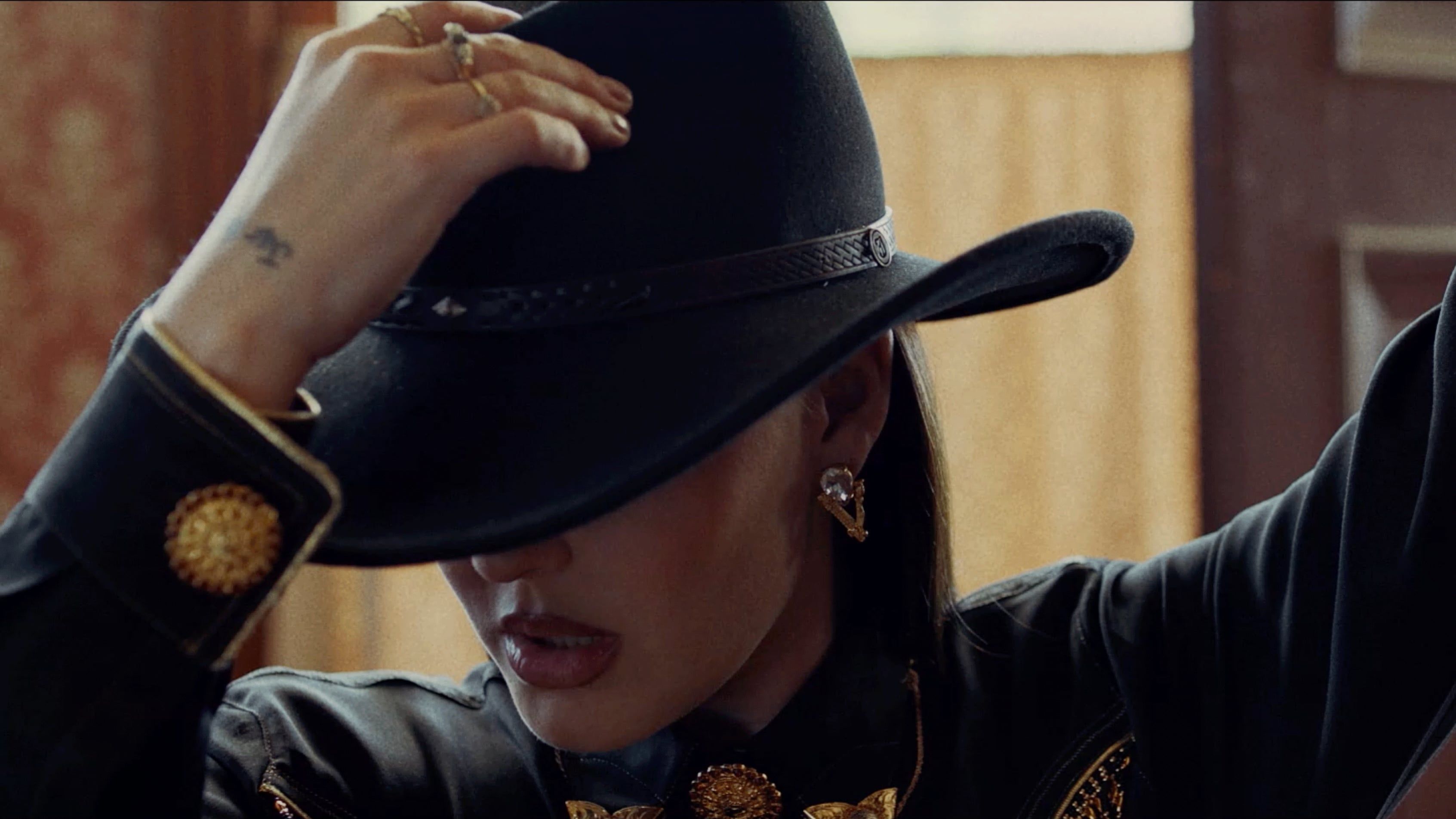 Anne Marie ft. Shania Twain “Unhealthy”