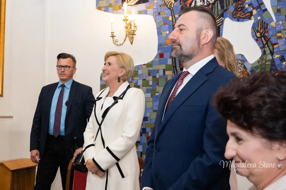 Fotograf na Komunię Świętą w Krakowie i okolicach: Reportaż z sesji klasowych i indywidualnych. reportaz-komunijny-krakow-zdjecie-z-prezydentowa-agaty-dudy