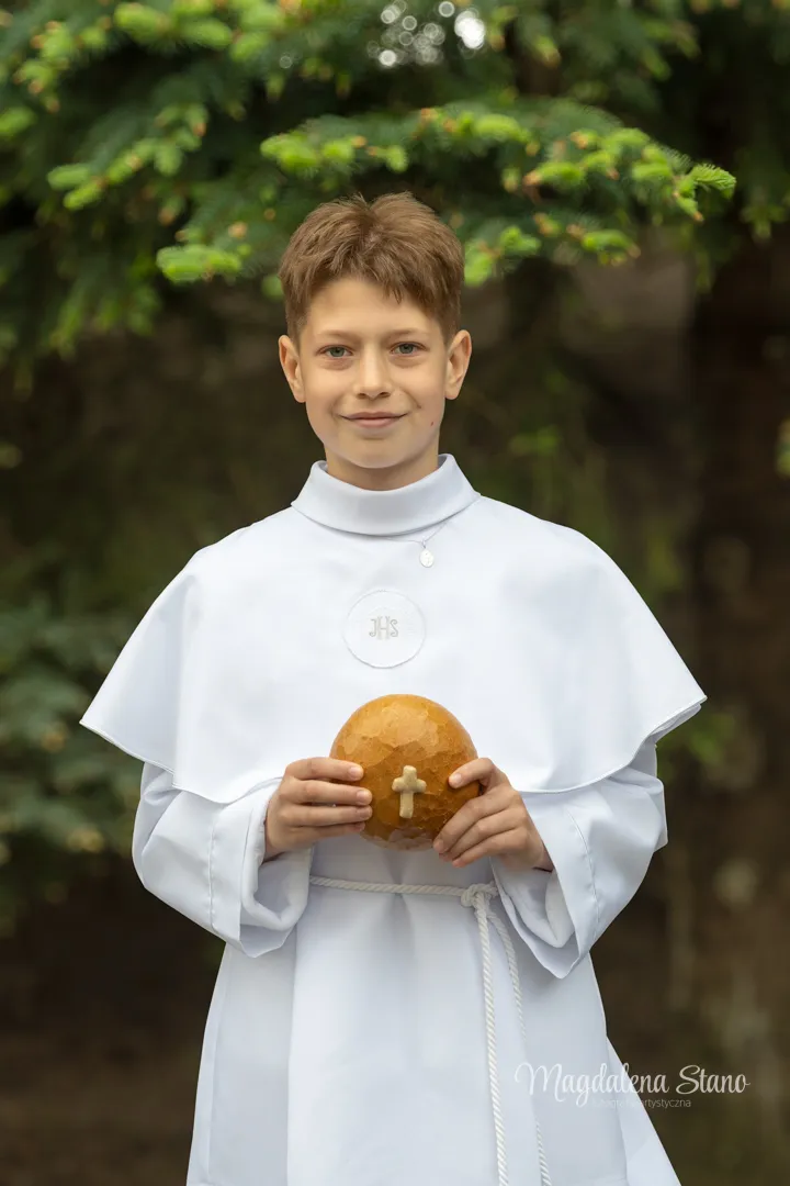 Fotograf na Komunię Świętą w Krakowie i okolicach: Reportaż z sesji klasowych i indywidualnych. portret-komunijny-dziecka-krakow-fotograf-na-sesje-komunijna