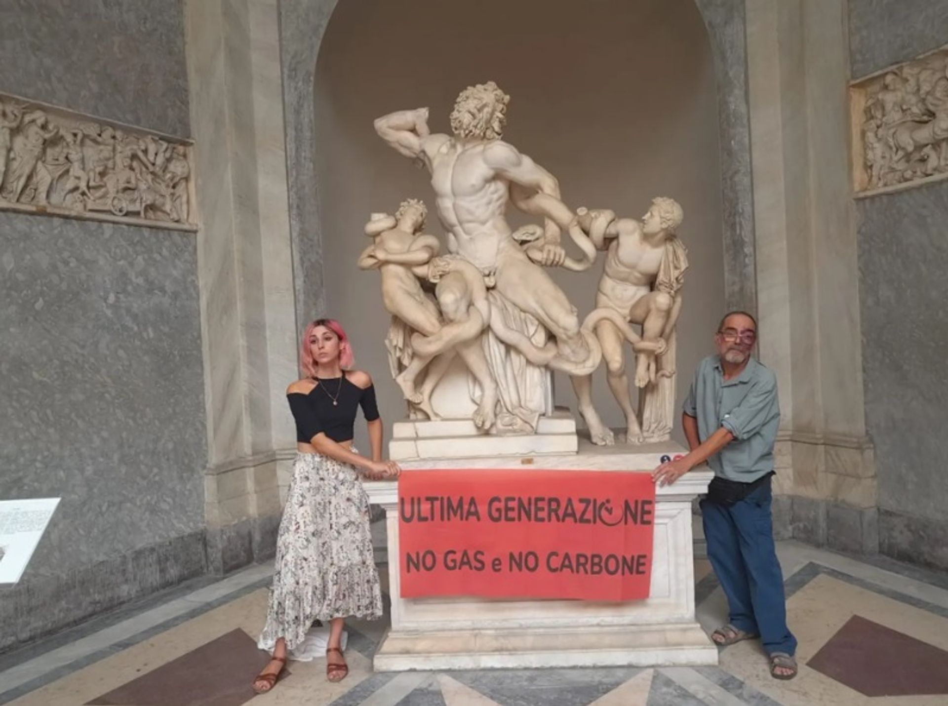 Ultima Generazione מצהירים שהם לא יפסיקו עד שאיטליה תפסיק את פתיחתם מחדש של מכרות פחם ישנים, תפסיק חיפושי גז חדשים במדינה ותשקיע ברצינות באנרגיית השמש והרוח.

צילום: אלסנדרו פוגליזה