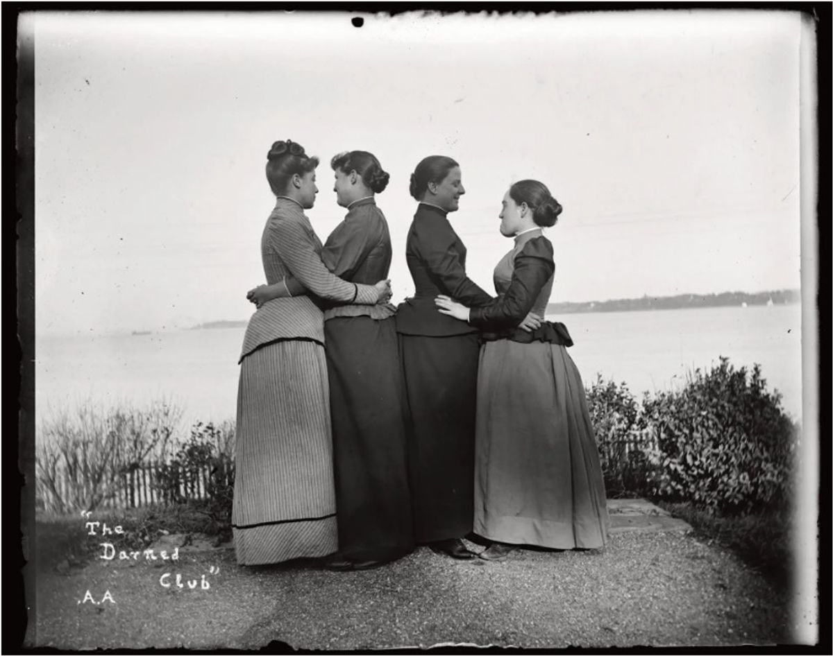 The Darned Club של אליס אוסטן (1891). עיון במכתבים שנכתבו לצלמת מגלה תחומי אהבה ושאיפות מקצועיות

© אוסף של העיר ריצ'מונד ההיסטורית