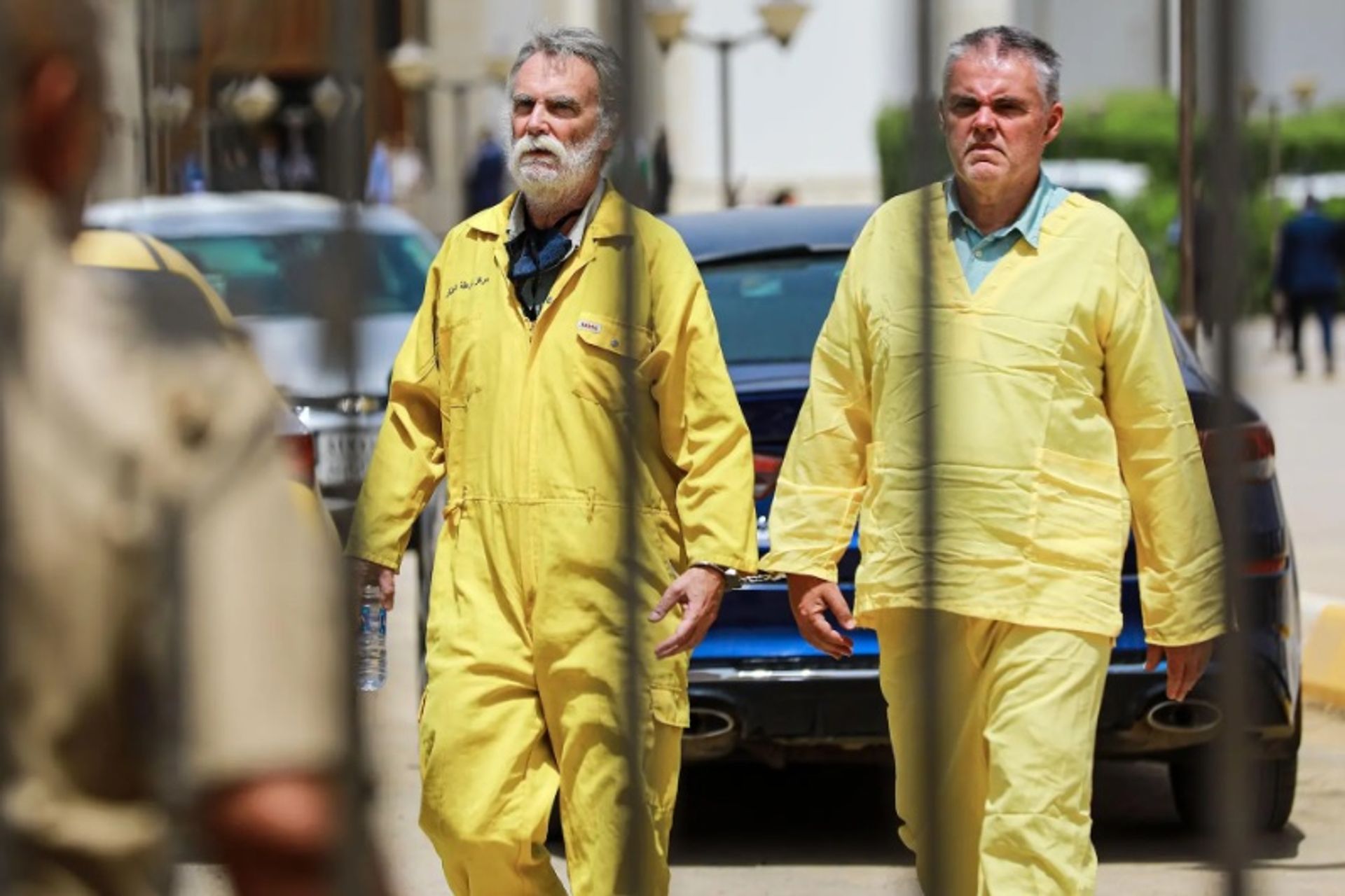 ג'יימס פיטון (משמאל) ווולקר ולדמן (מימין) עוזבים את בית המשפט הפדרלי לערעורים בבגדד לאחר שנכחו בדיון בערעור בחודש מאי.

עמיר אל-מוחמדאווי/dpa/Alamy Live News
