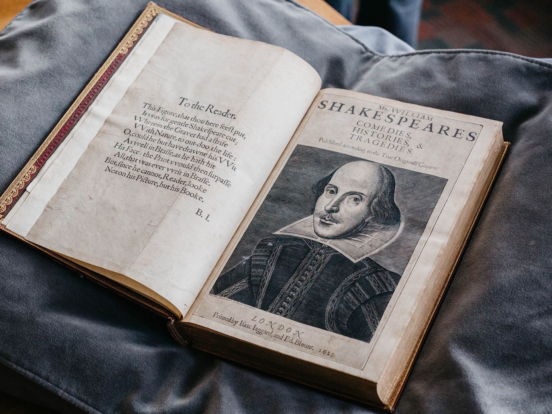 ה-First Folio שזה עתה נרכש עם הקומדיות והטרגדיות של ויליאם שייקספיר (1623)

באדיבות ספריית אוניברסיטת קולומביה הבריטית, ונקובר