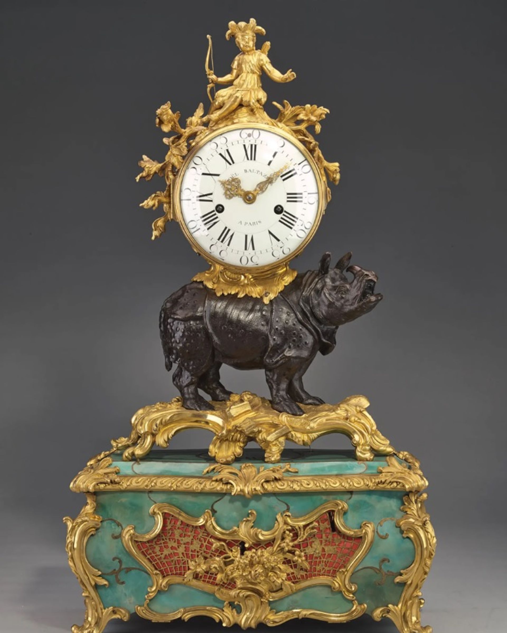 קלרה העניקה השראה לתיאורים אמנותיים רבים, כולל השעון הזה משנת 1750 מאת ז'אן ז'וזף דה סן ז'רמן

אוסף פרנסיה; באדיבות ה”רייקסמוזיאום”