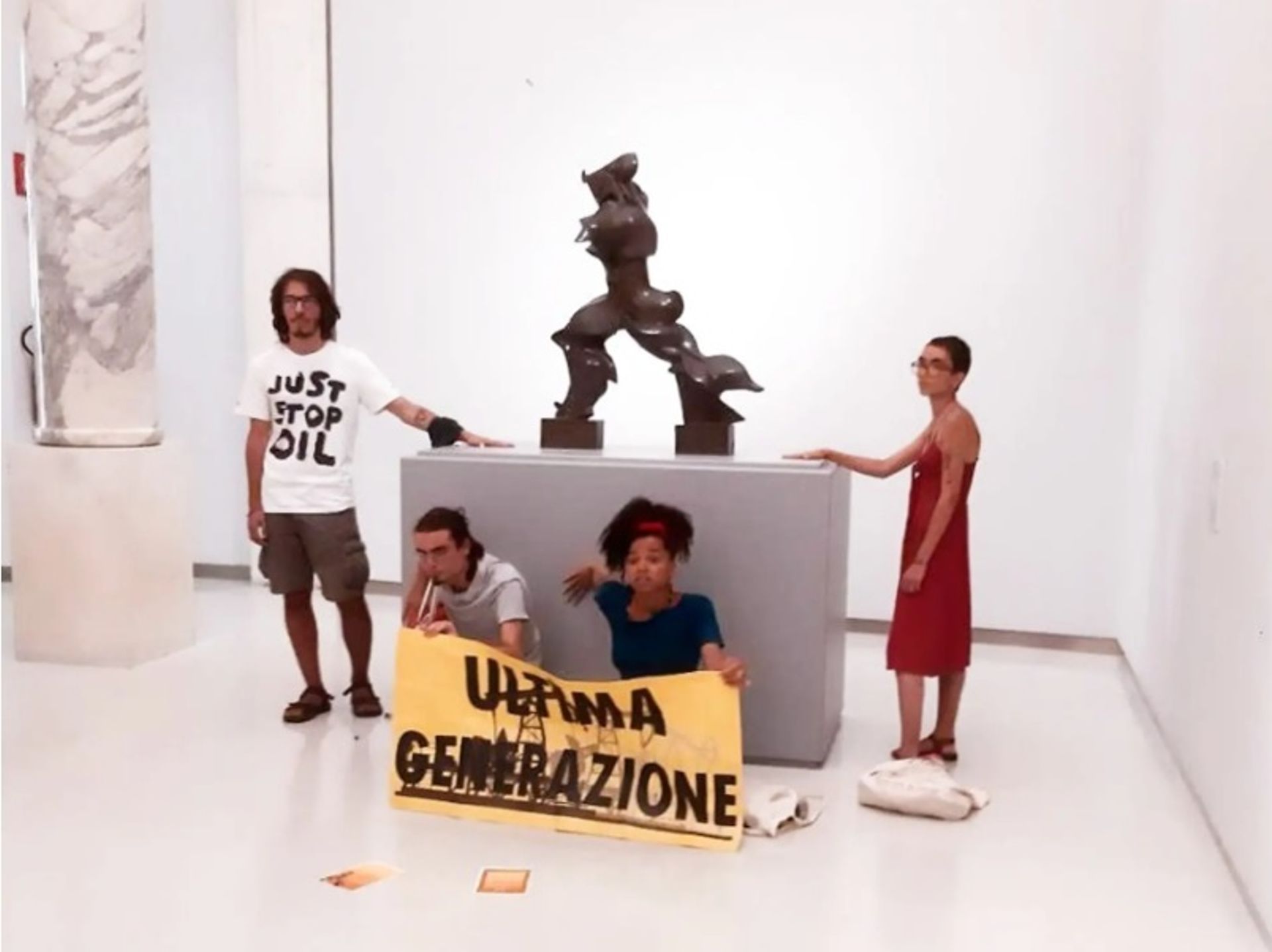 שבוע לאחר הפעולה שלהם בגלריה דגלי אופיצי של פירנצה, Ultima Generazione חוזרים לפעילות נוספת במוזיאון דל נובצ'נטו במילאנו