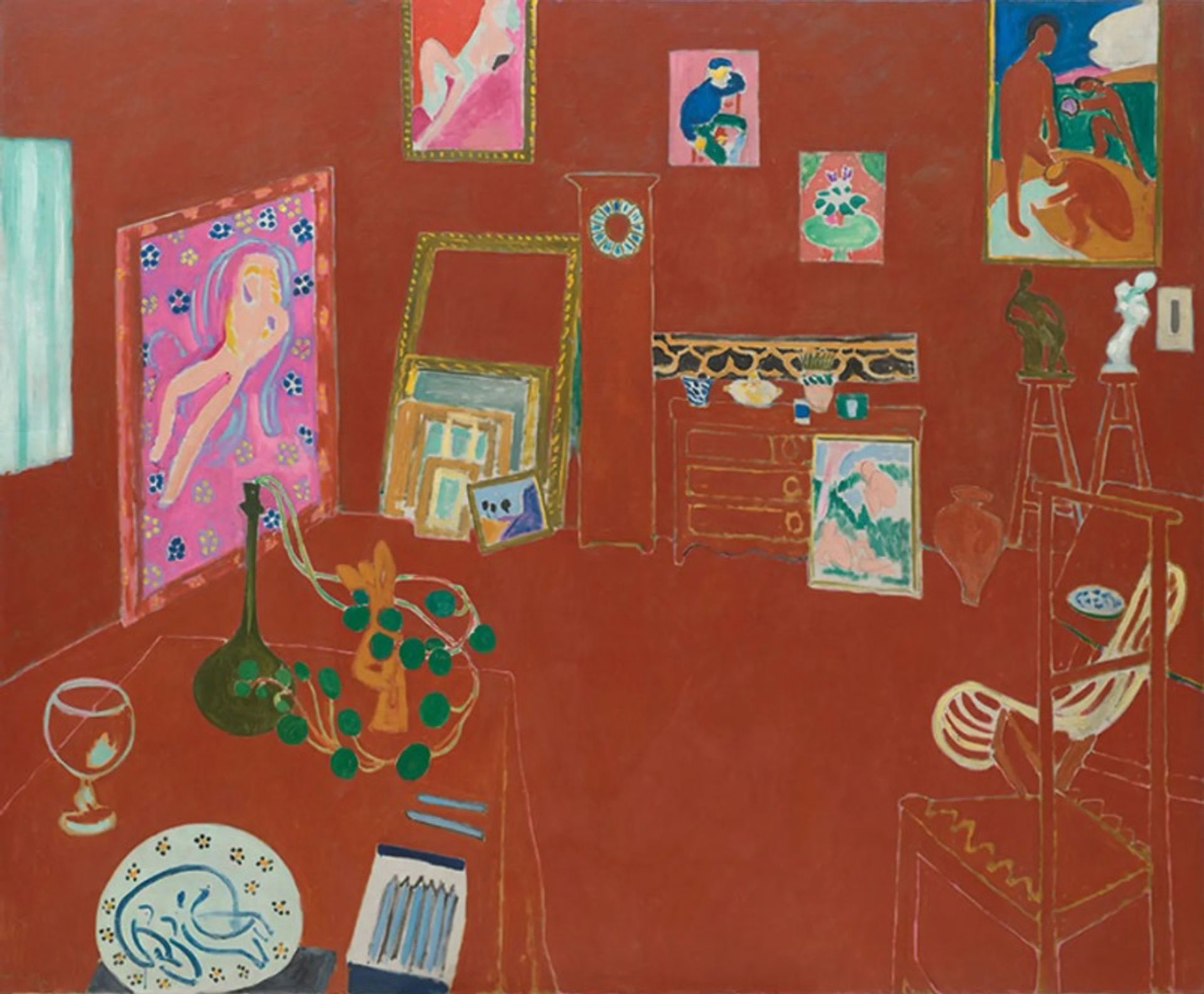 'הסטודיו האדום' של מאטיס (1911) כולל בתוכו ציורים כמו 'מתרחצים' (1907), 'עירום עם צעיף לבן' (1909) ואת פסל הברונזה 'דמות דקורטיבית' (1908)

© 2022 Succession H. Matisse/ARS