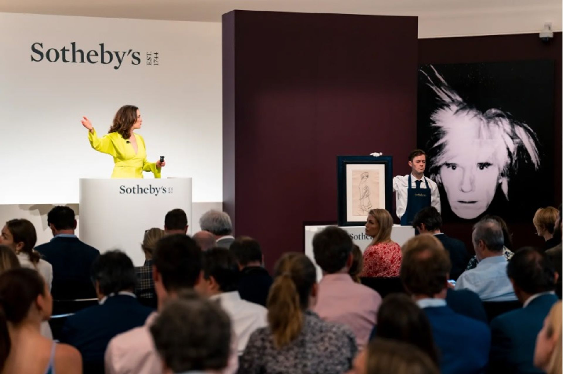 הלנה ניומן הגישה את מכירת האמנות המודרנית והעכשווית שלסותבי'ס ביום רביעי האחרון.

באדיבות, סותבי'ס
