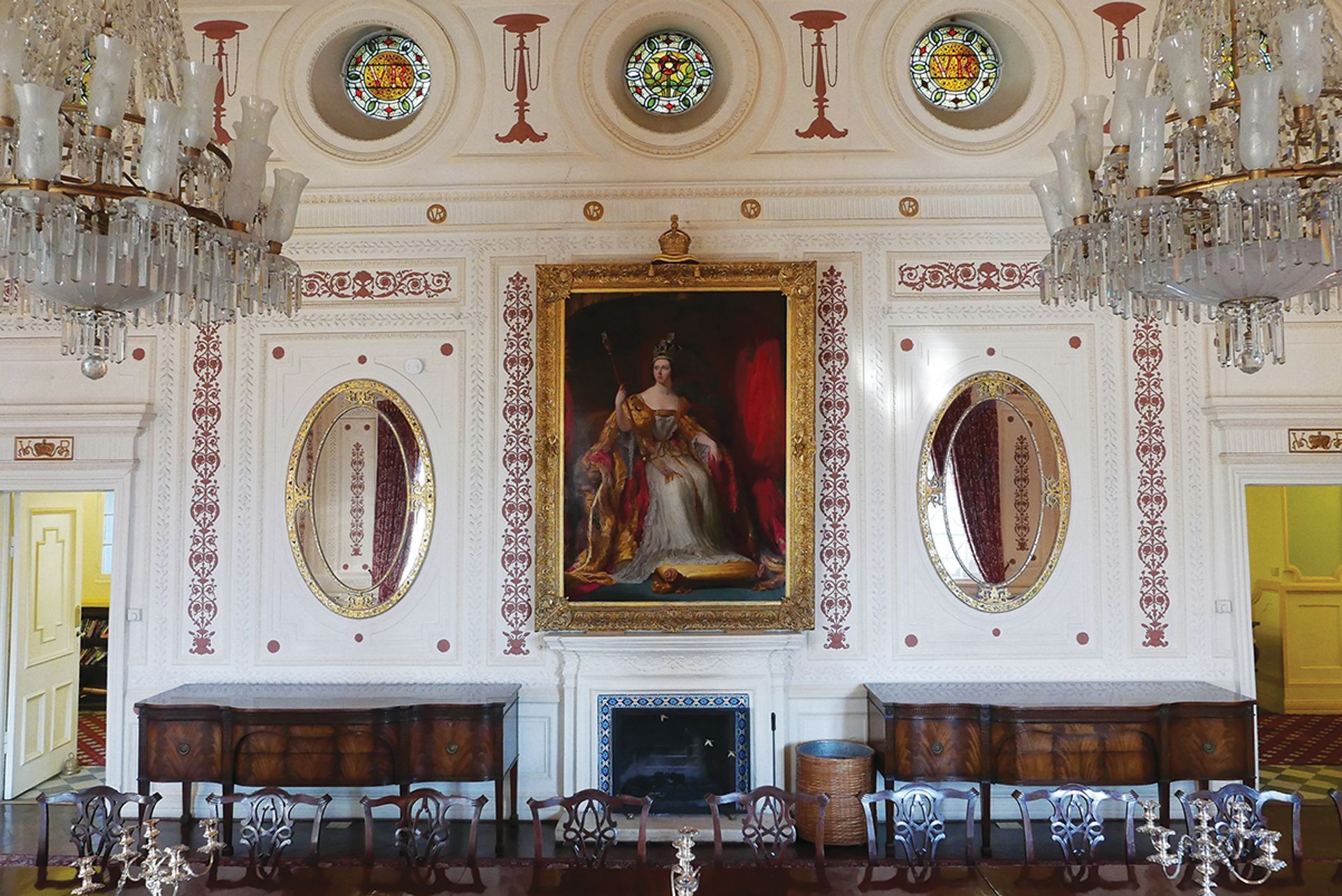 דיוקן של המלכה ויקטוריה בשגרירות בריטניה בטהרן, שצייר סר ג'ורג' הייטר הוא אחד מ-26 דיוקנאות של המלוכה באוסף האמנות הממשלתי שסומן לבחינה מחדש

© Crown copyright