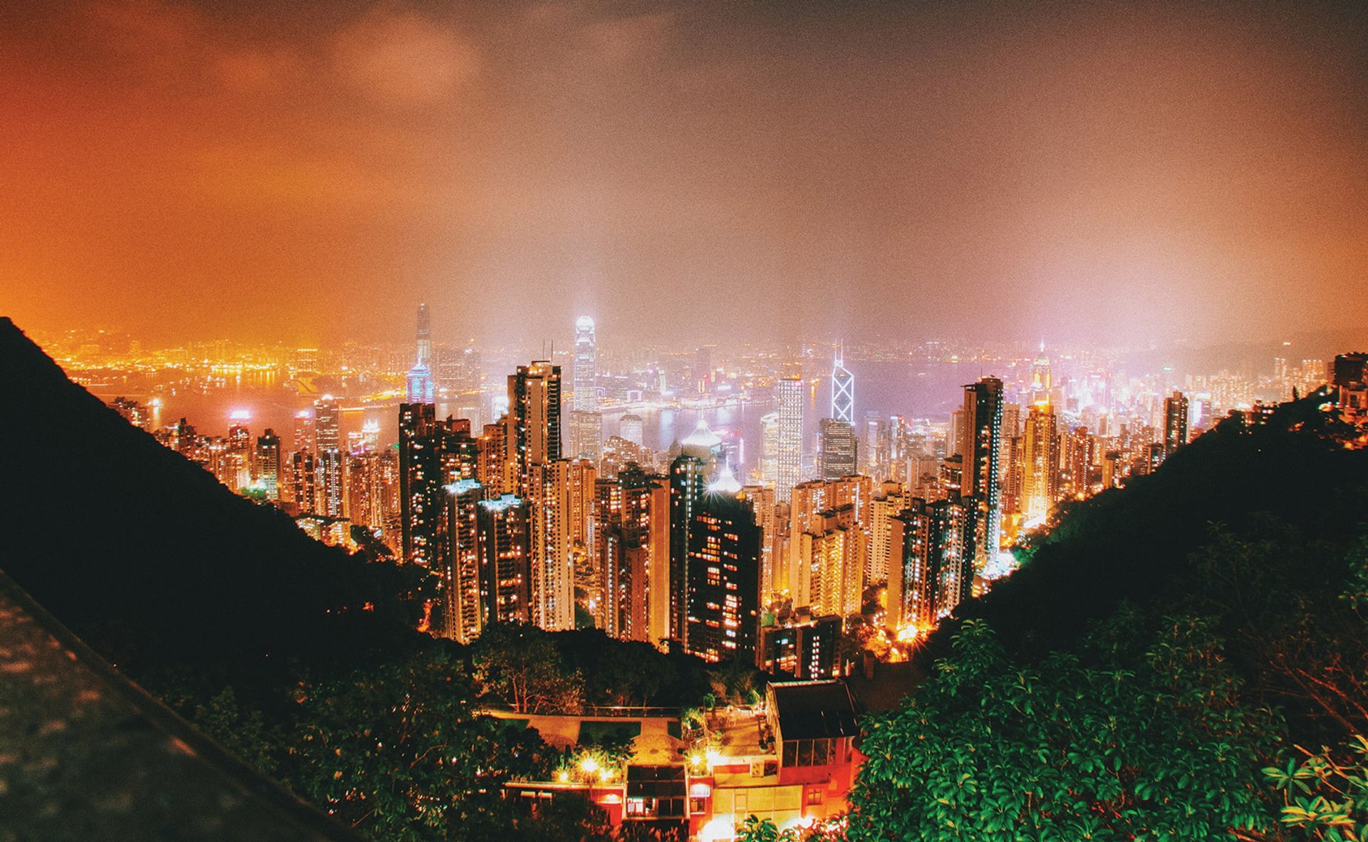 בעוד בייג'ין יורדת חזק על חופש הביטוי בהונג קונג, שוק האמנות פורח 

© קרל ננזן לובן


