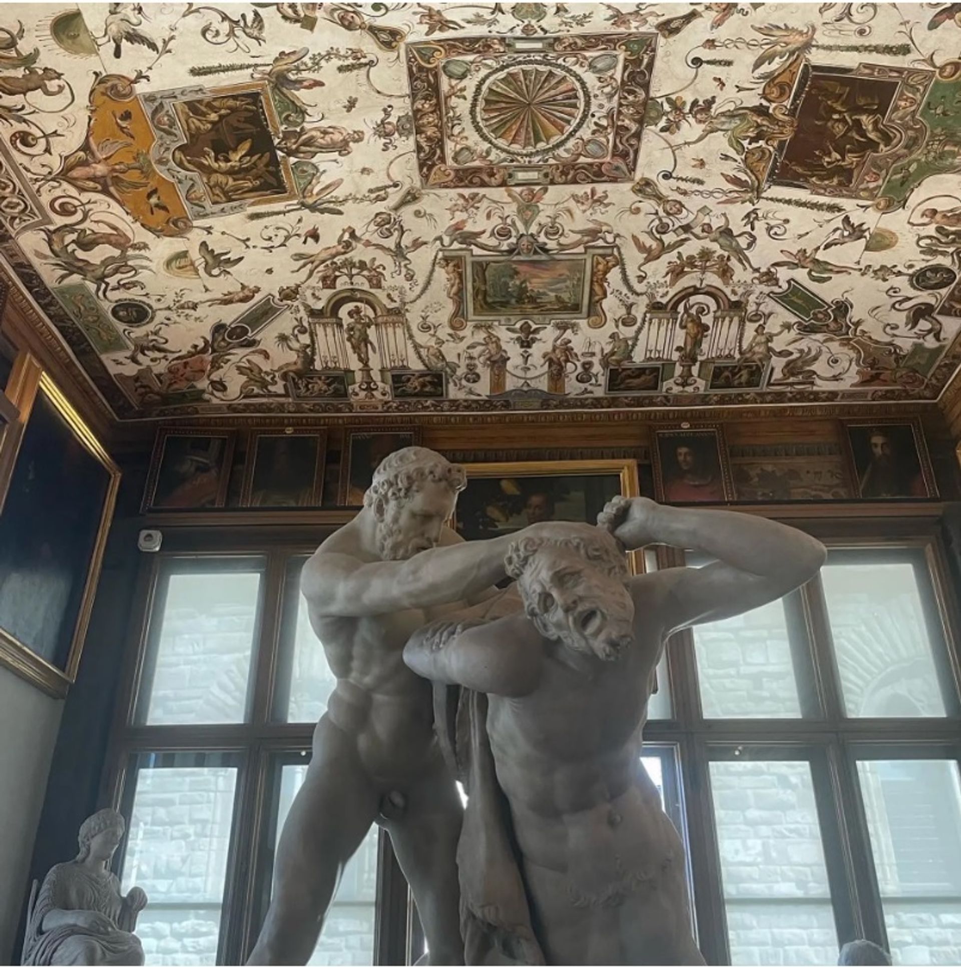 פסל של "הרקולס והקנטאור נסוס" (המאה הראשונה לספירה) ב"גלריות האופיצי", בפירנצה

צילום: The Art Newspaper