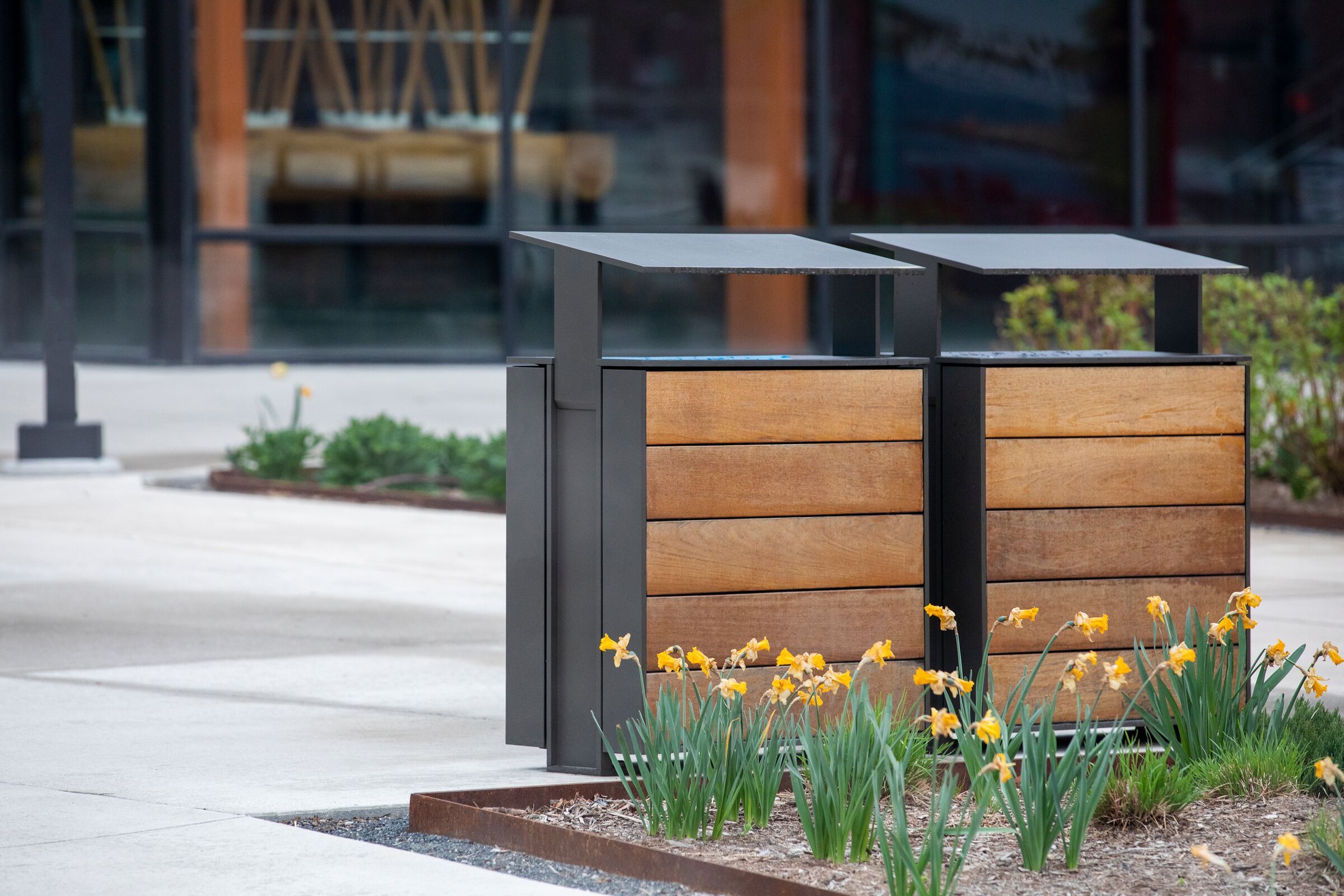 Apex Litter & Recycling Receptacle