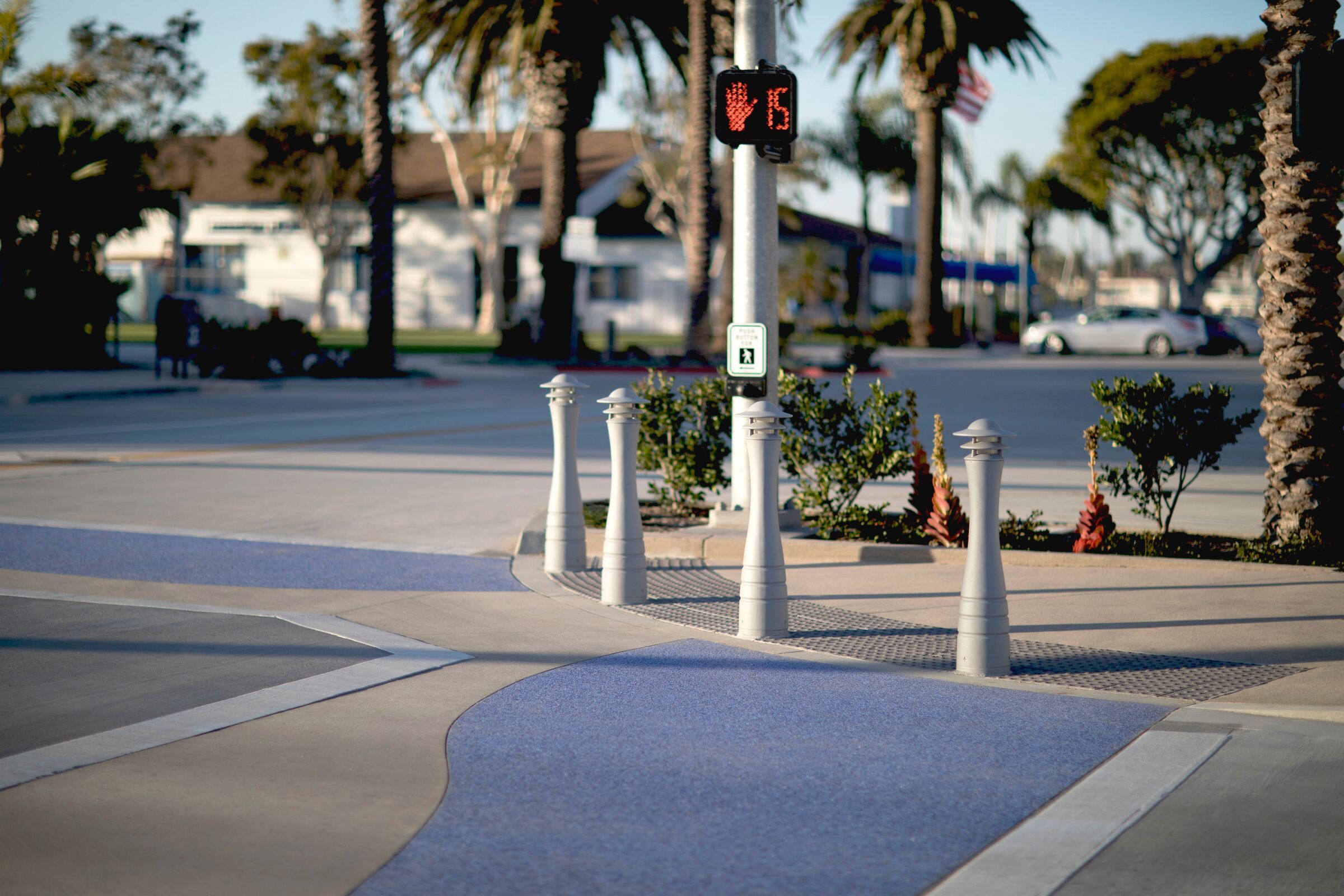 Triada Bollard