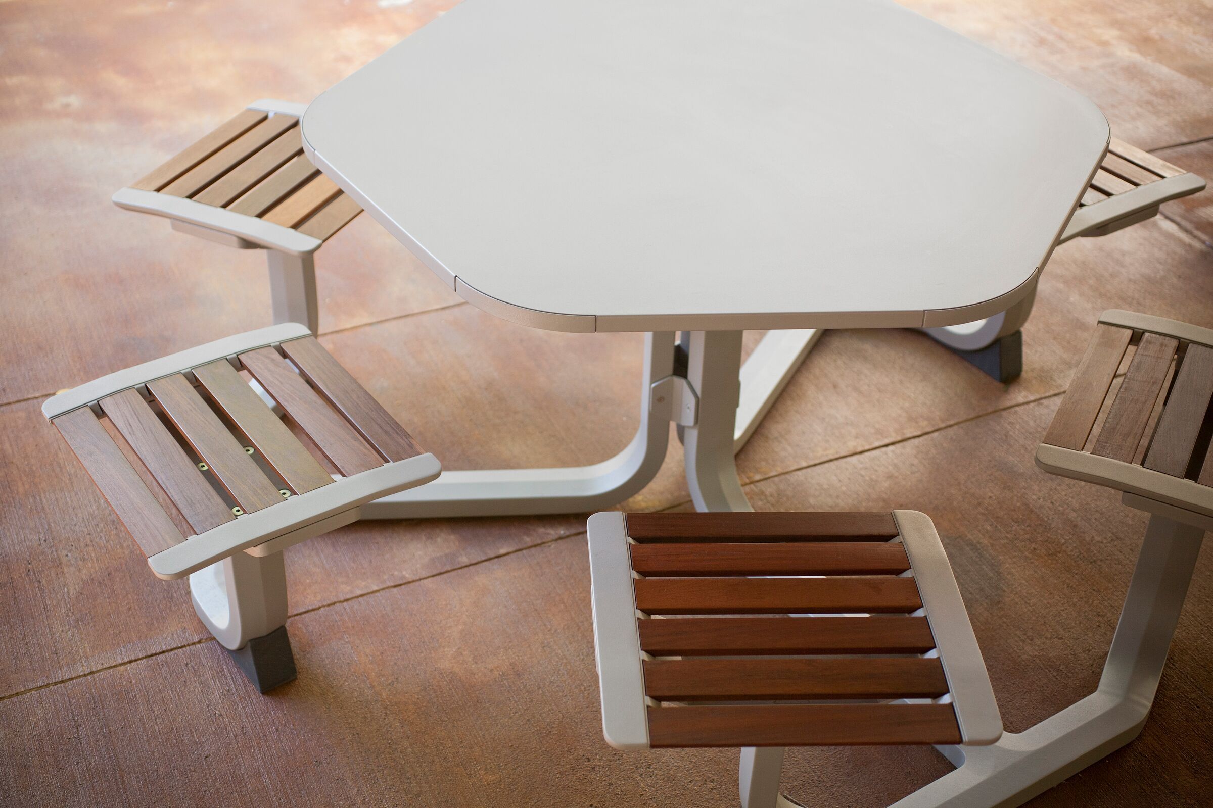 Forms+Surfaces Tangent Table Ensemble