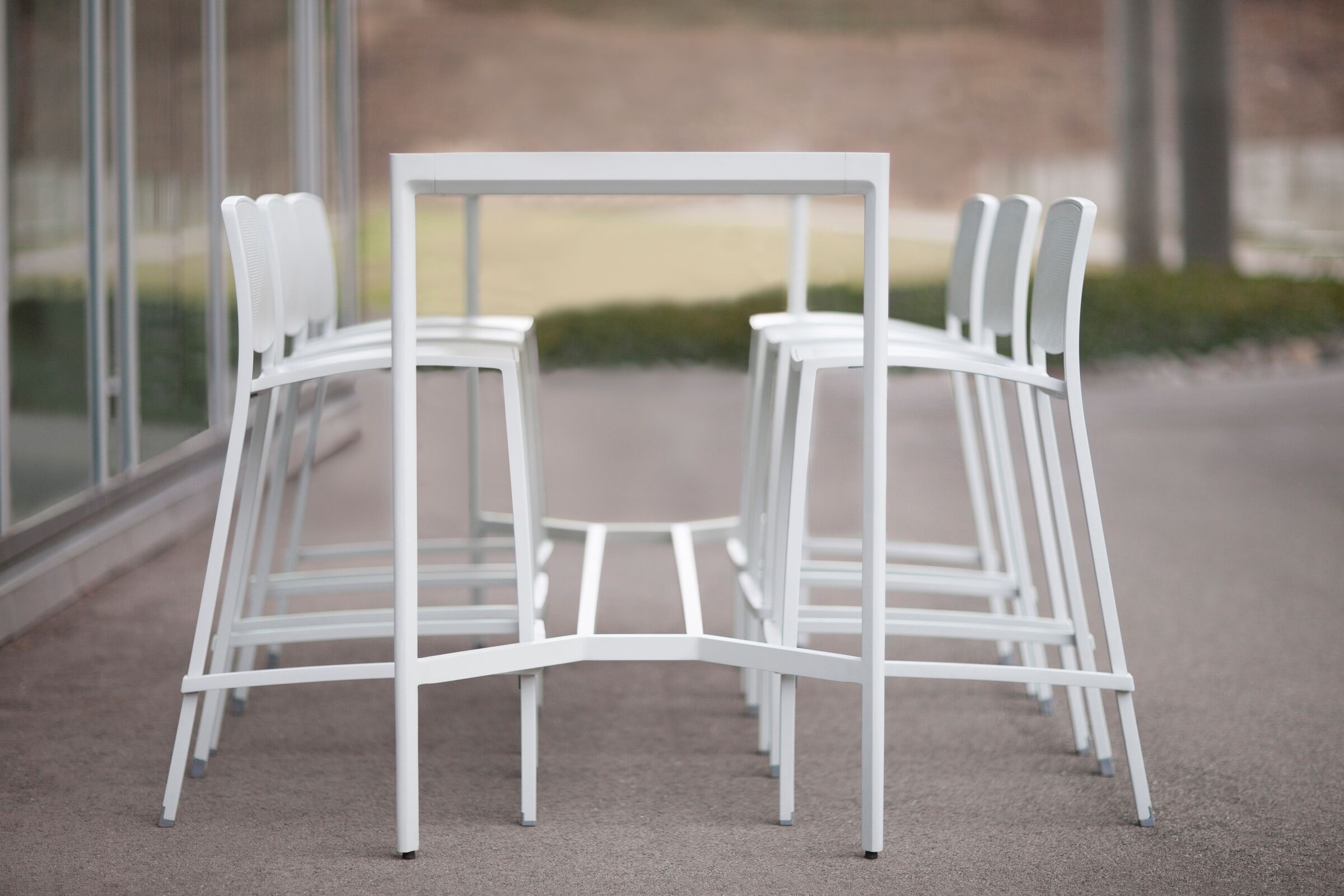 Forms+Surfaces Avivo Bar Table