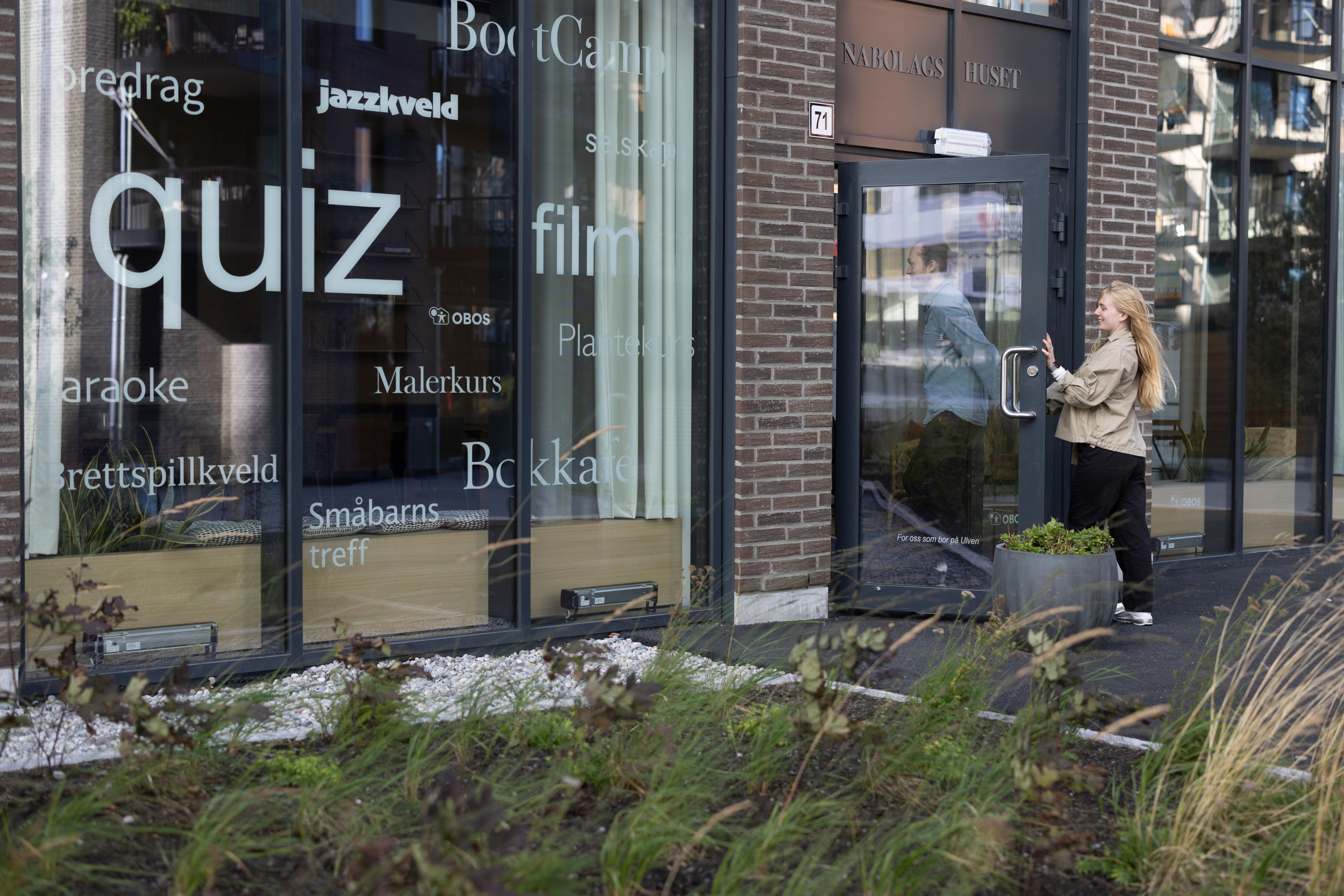 Inngangsdør til Nabolagshuset