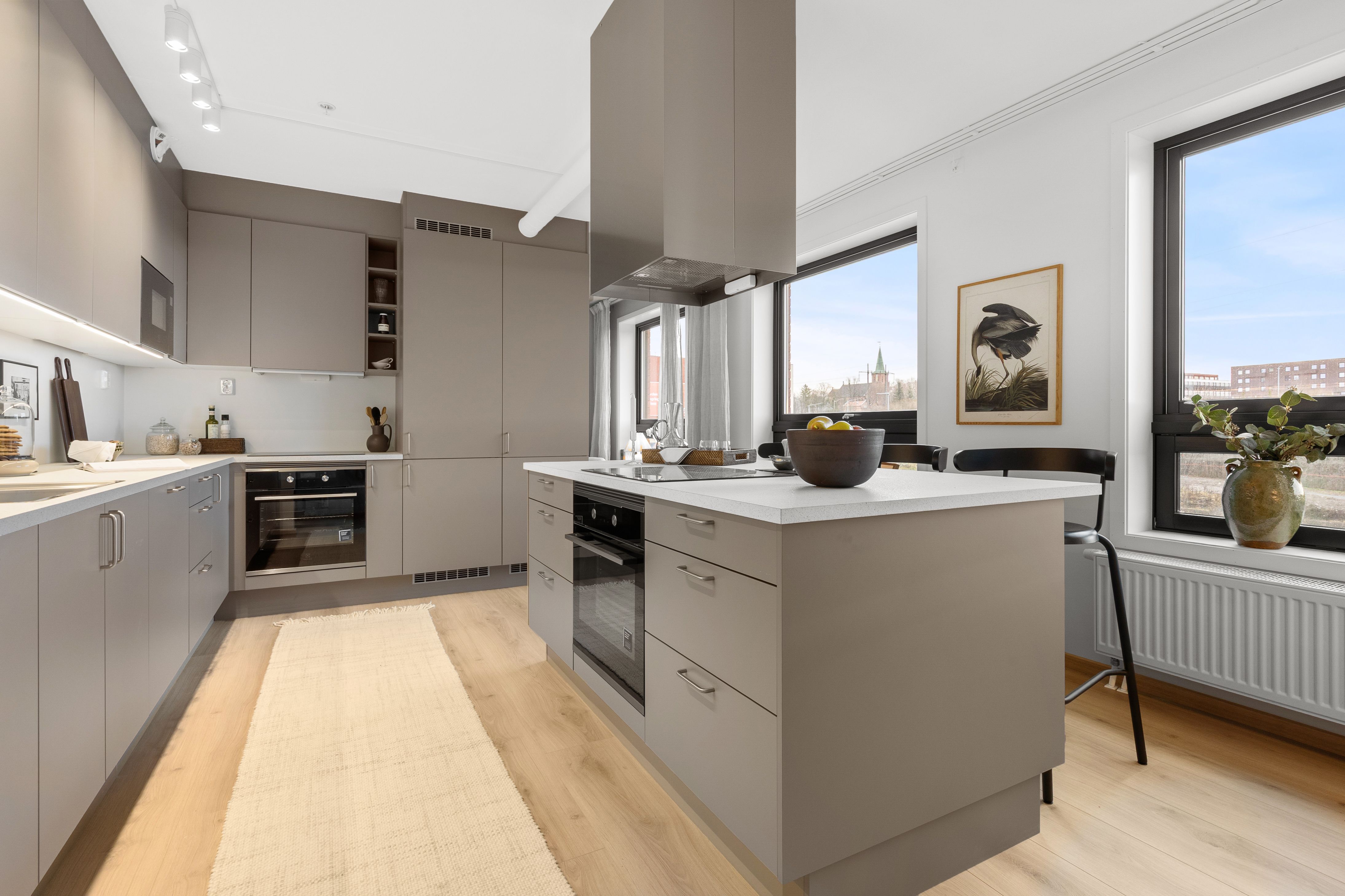 Kjøkkenløsning med kjøkkenbenk og kjøkkenøy