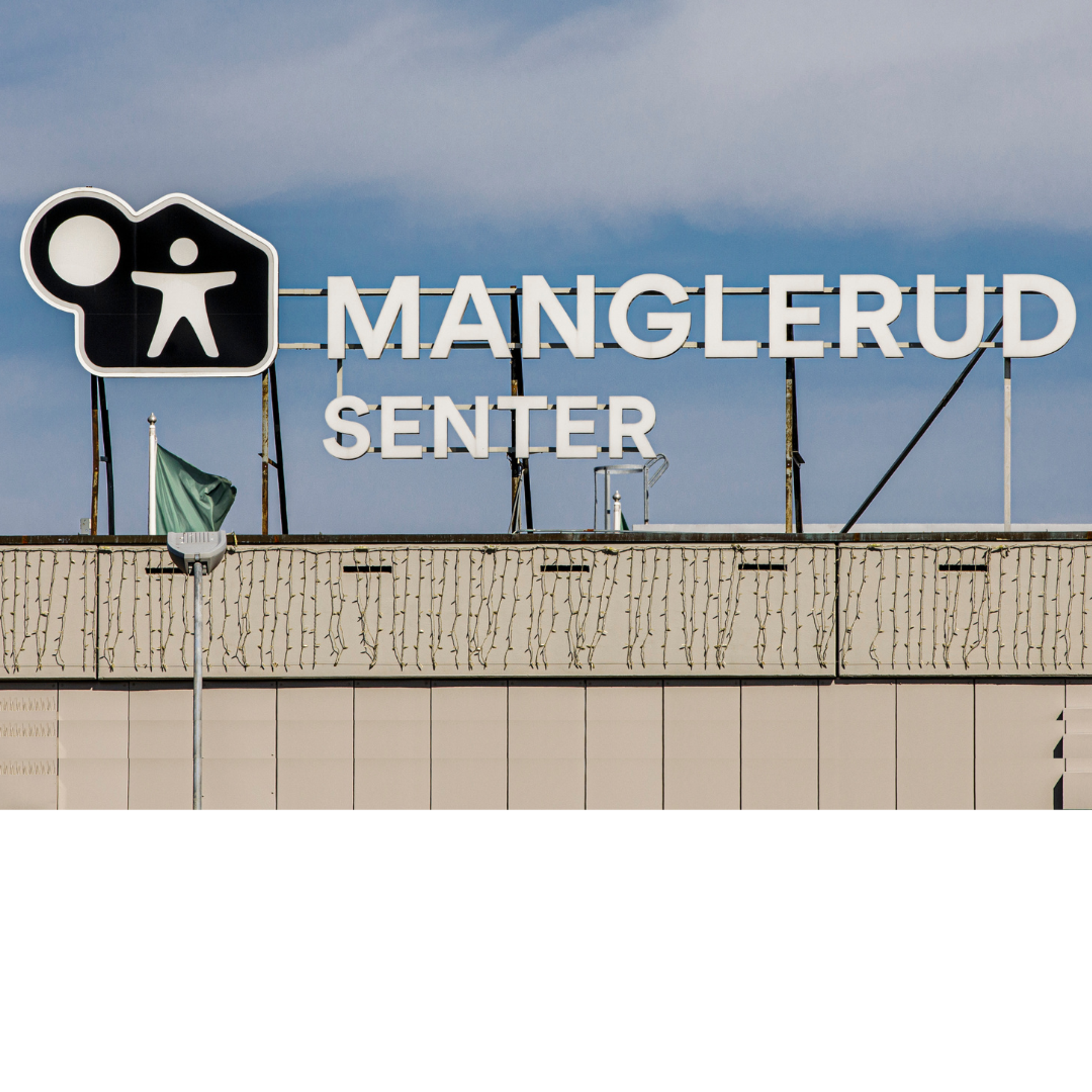Manglerud Senter logo på fasade.