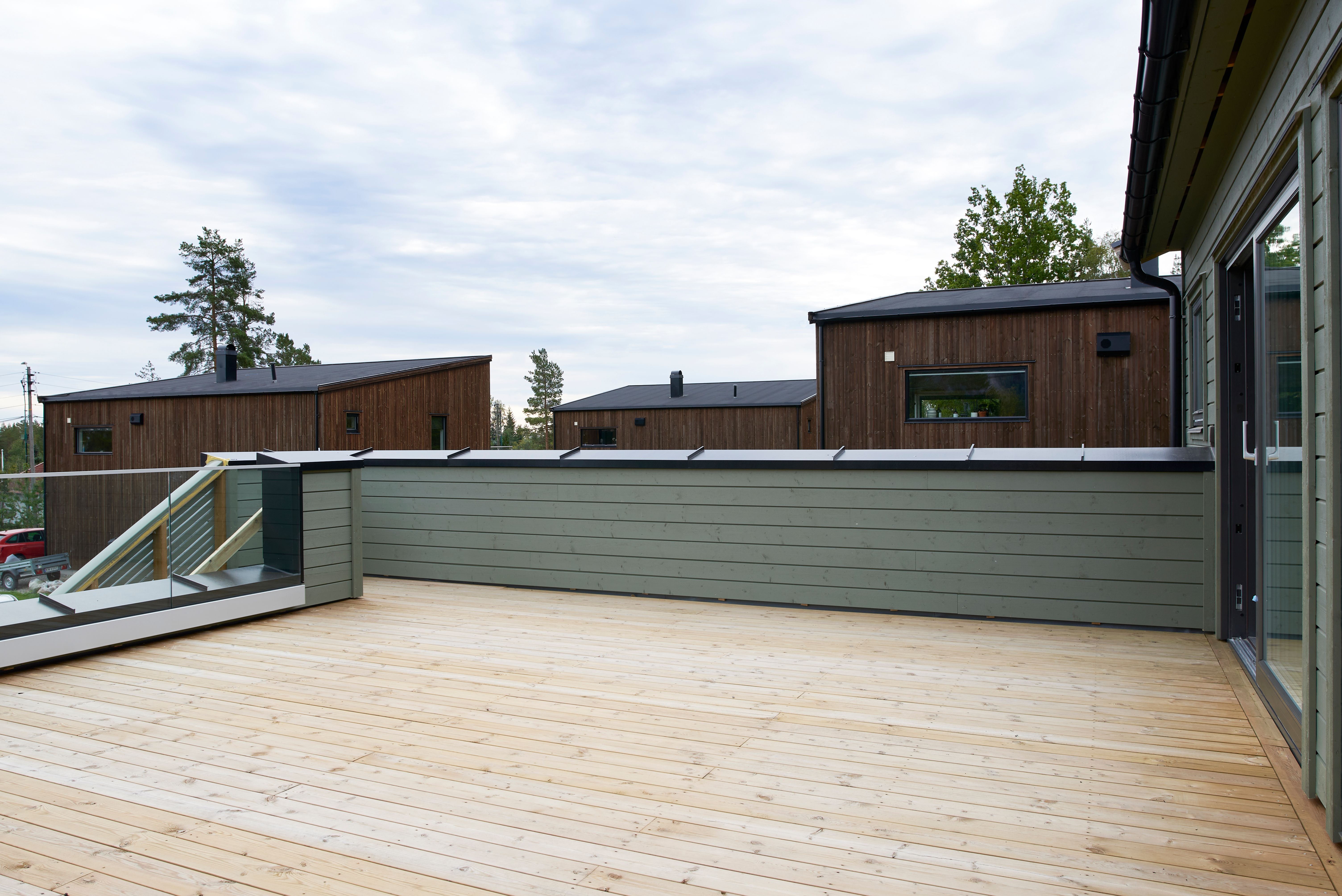 Foto av terrasse i enebolig bygget av OBOS Block Watne Eneboliger i Heggedal i Asker