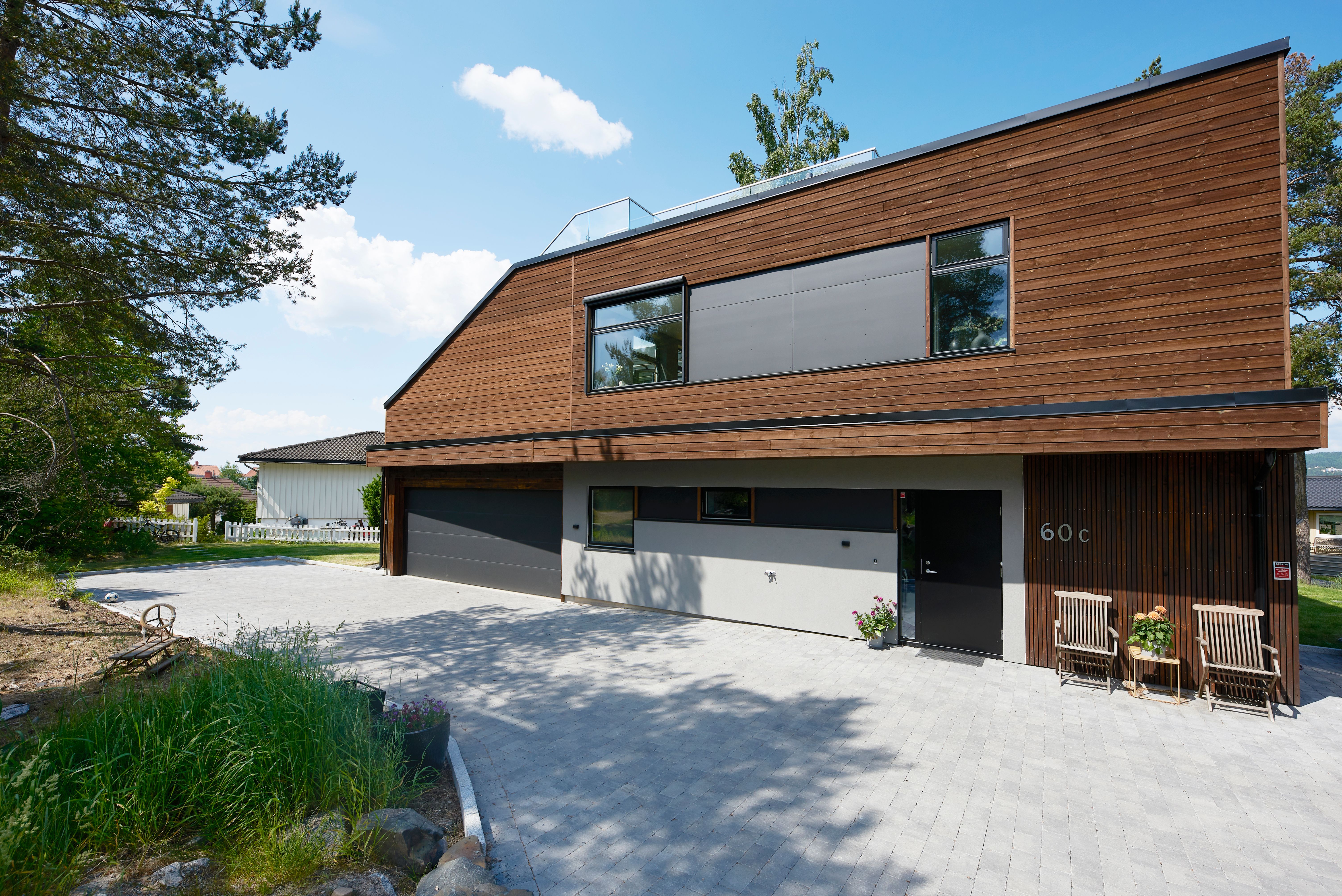 Foto av fasade og inngang til enebolig bygget av OBOS Block Watne Eneboliger på Stovner i Oslo