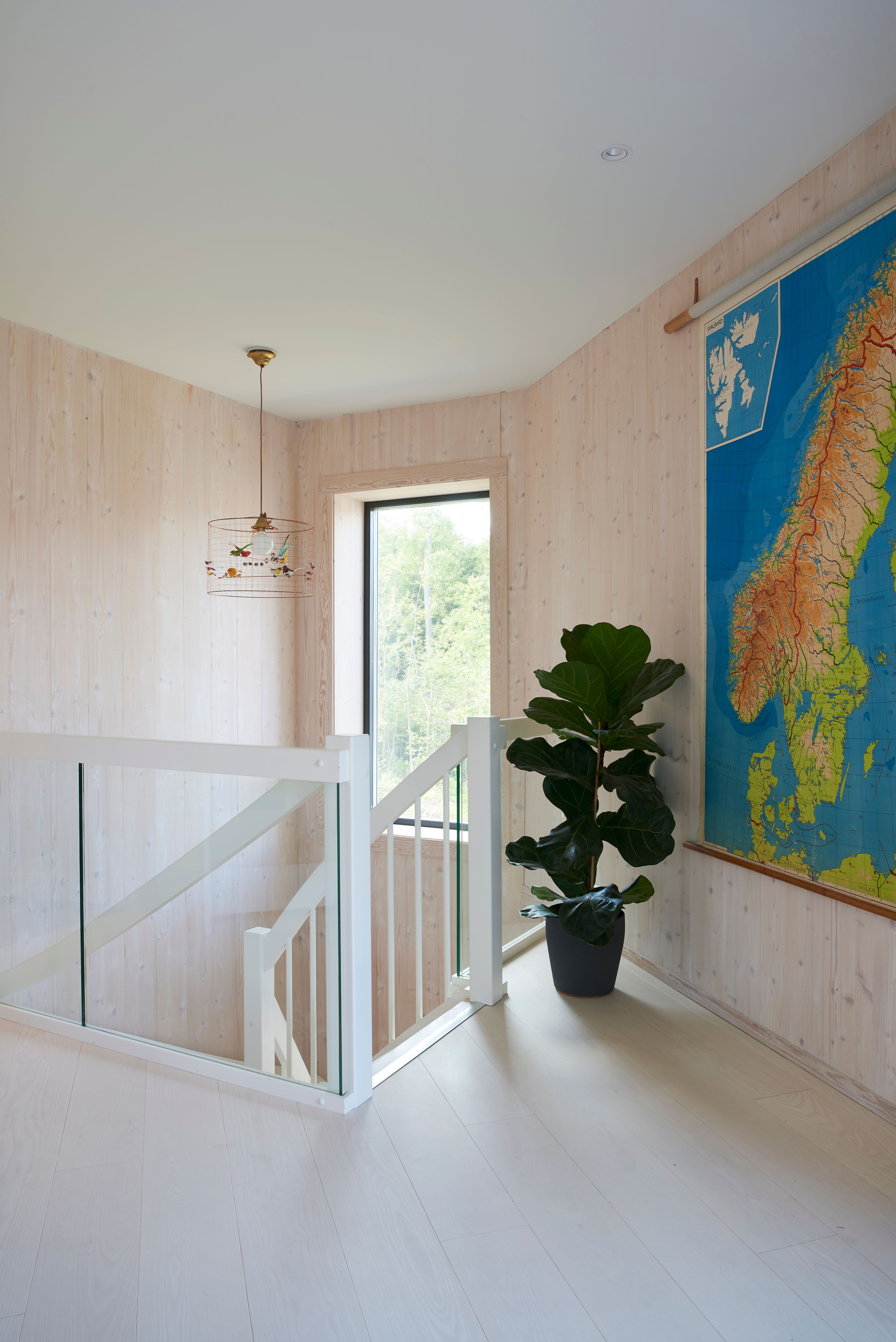 Foto av trapp sett fra overetasjen, i enebolig bygget av OBOS Block Watne Enebolig i Nærsnes, Asker