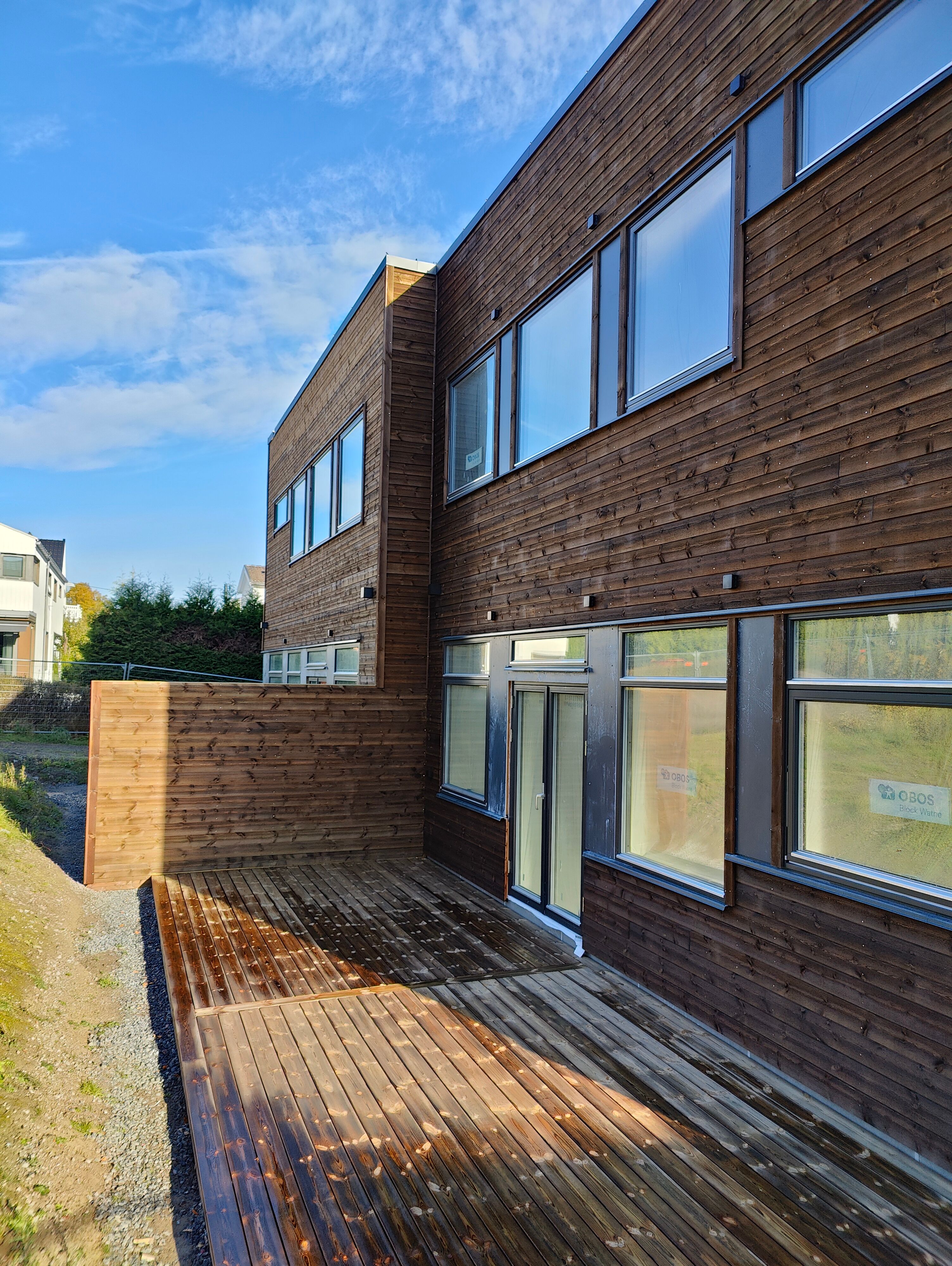 Foto av fasade på tomannsbolig bygget av OBOS Block Watne Eneboliger på Østensjø i Oslo