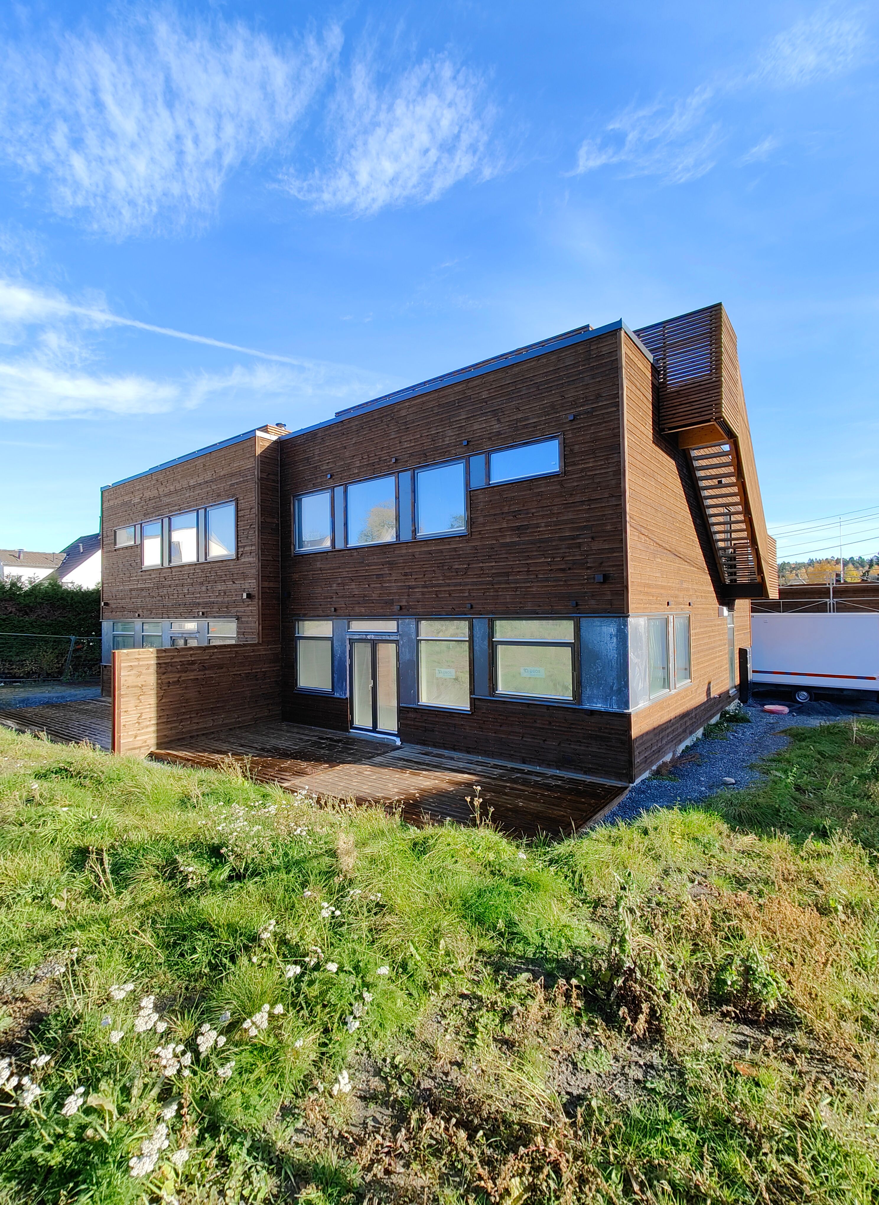 Foto av fasade på tomannsbolig bygget av OBOS Block Watne Eneboliger på Østensjø i Oslo