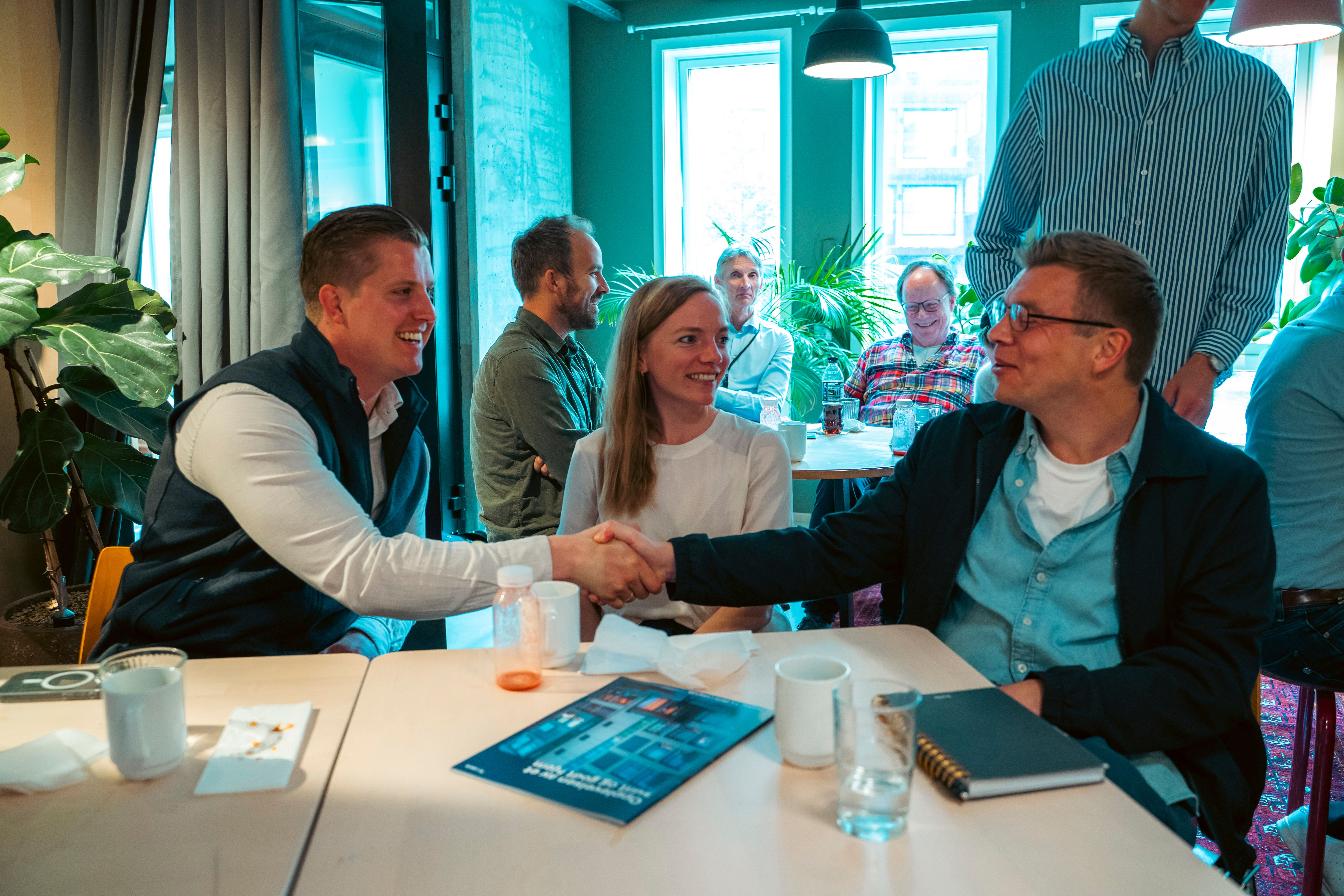 Mens andre møtes for første gang. Foto: Filip Agnoihotri